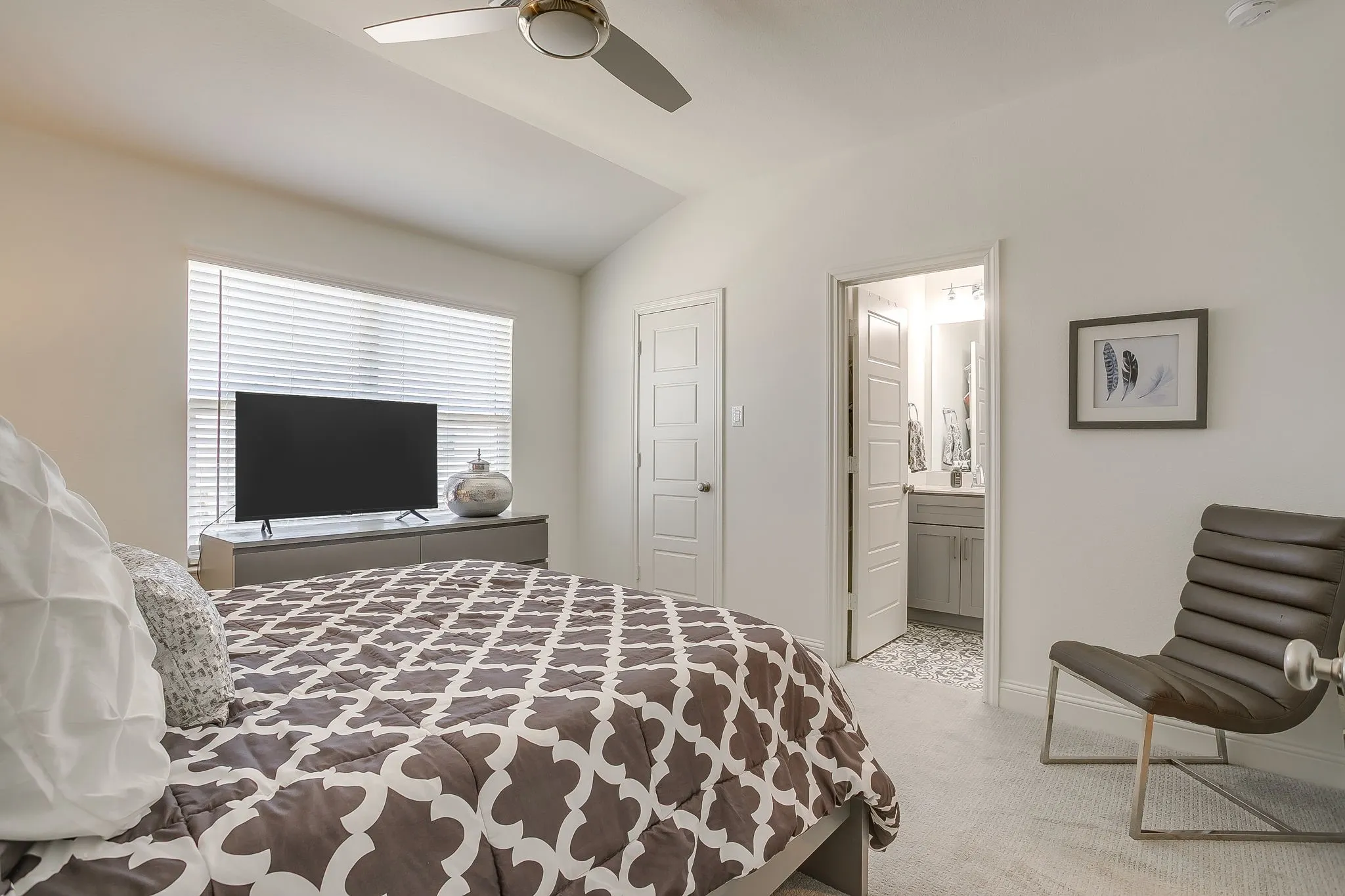Townhouse For Sale in Tarrant County , 3461 Vista Highlands Lane, Fort Worth, Texas 76135, 3 Bedroom, 4 Bathroom, 2 Garage spaces, 1,697 Sqft, built in 2022, mls#21367841, Real Estate Agent in Fort Worth, Homes For Sale in Tarrant county, Homes For Sale in Fort Worth, Realtor in Fort Worth Texas, Real Estate Brokerage Independent Realty Texas, Luminita Cordes Realtor