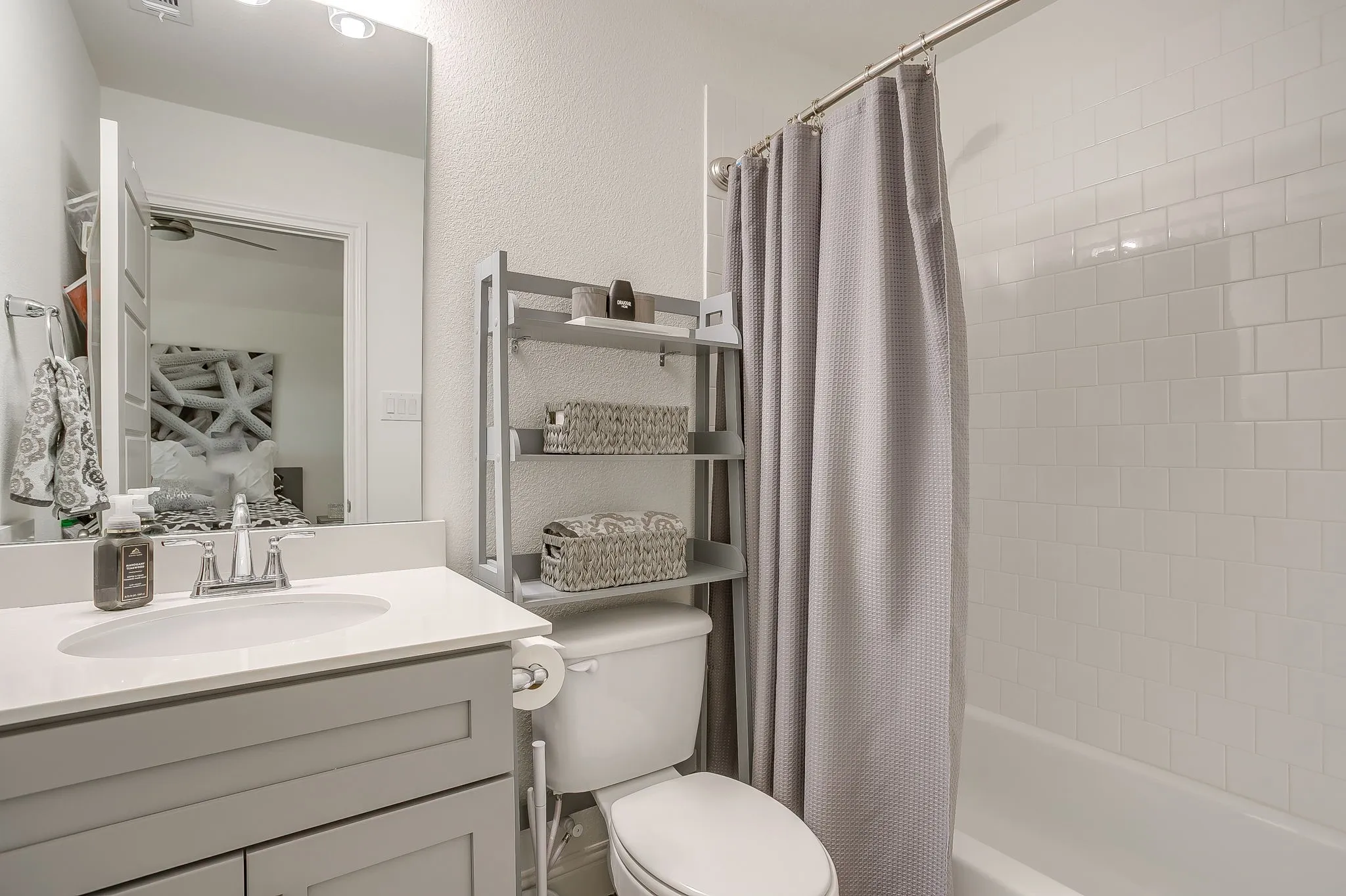 Townhouse For Sale in Tarrant County , 3461 Vista Highlands Lane, Fort Worth, Texas 76135, 3 Bedroom, 4 Bathroom, 2 Garage spaces, 1,697 Sqft, built in 2022, mls#21367841, Real Estate Agent in Fort Worth, Homes For Sale in Tarrant county, Homes For Sale in Fort Worth, Realtor in Fort Worth Texas, Real Estate Brokerage Independent Realty Texas, Luminita Cordes Realtor