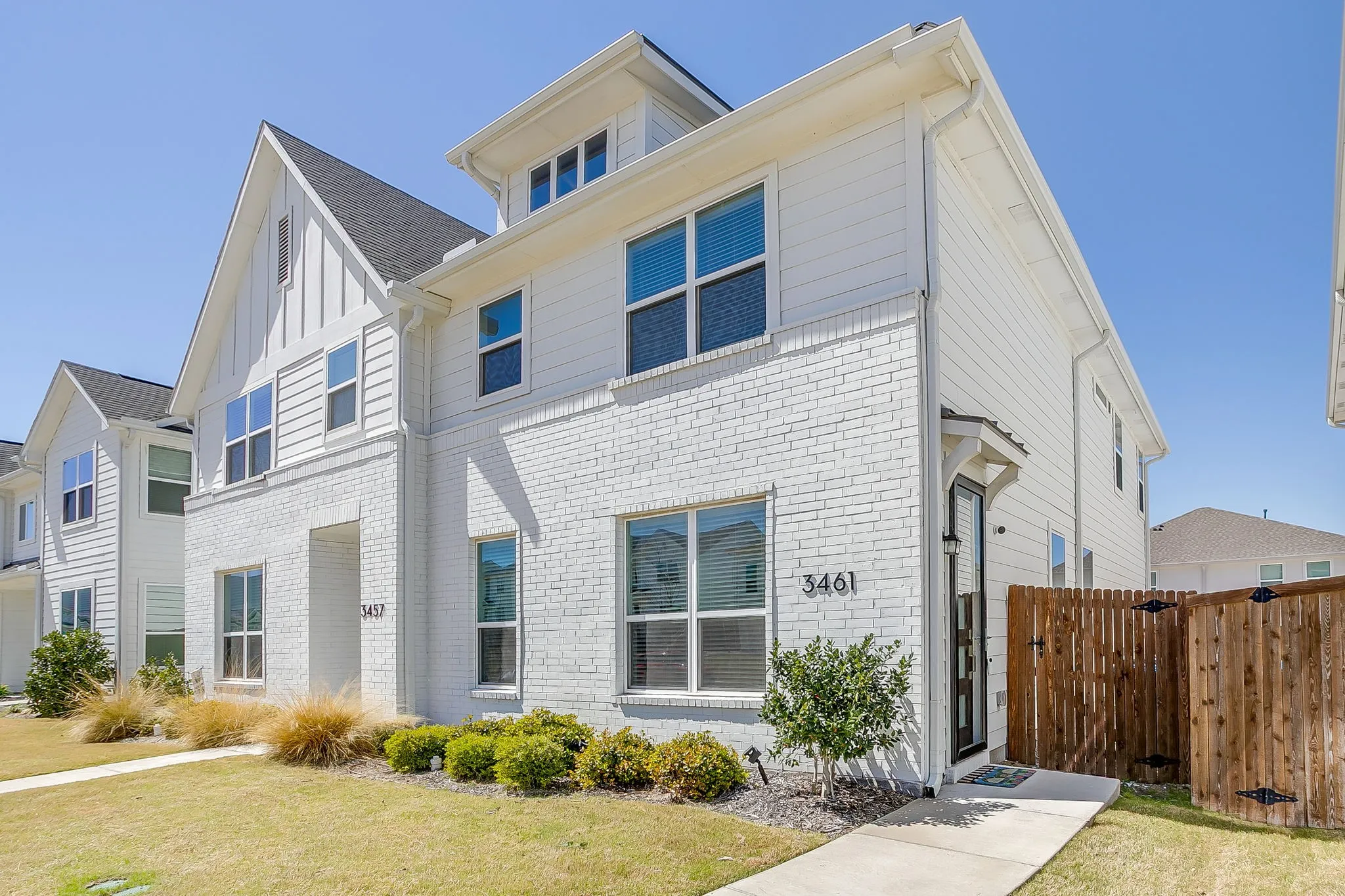 Townhouse For Sale in Tarrant County , 3461 Vista Highlands Lane, Fort Worth, Texas 76135, 3 Bedroom, 4 Bathroom, 2 Garage spaces, 1,697 Sqft, built in 2022, mls#21367841, Real Estate Agent in Fort Worth, Homes For Sale in Tarrant county, Homes For Sale in Fort Worth, Realtor in Fort Worth Texas, Real Estate Brokerage Independent Realty Texas, Luminita Cordes Realtor