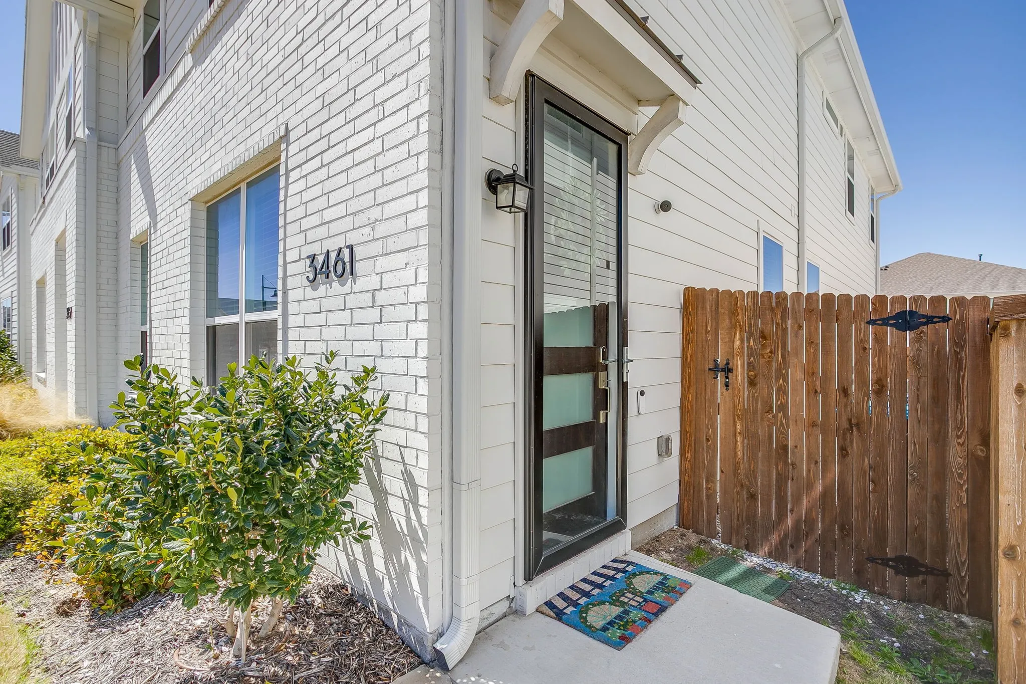 Townhouse For Sale in Tarrant County , 3461 Vista Highlands Lane, Fort Worth, Texas 76135, 3 Bedroom, 4 Bathroom, 2 Garage spaces, 1,697 Sqft, built in 2022, mls#21367841, Real Estate Agent in Fort Worth, Homes For Sale in Tarrant county, Homes For Sale in Fort Worth, Realtor in Fort Worth Texas, Real Estate Brokerage Independent Realty Texas, Luminita Cordes Realtor