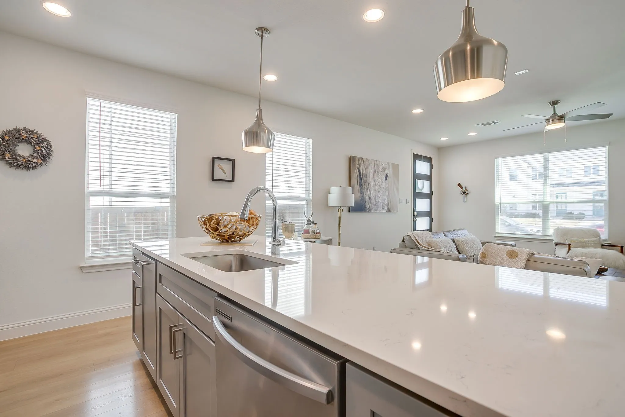 Townhouse For Sale in Tarrant County , 3461 Vista Highlands Lane, Fort Worth, Texas 76135, 3 Bedroom, 4 Bathroom, 2 Garage spaces, 1,697 Sqft, built in 2022, mls#21367841, Real Estate Agent in Fort Worth, Homes For Sale in Tarrant county, Homes For Sale in Fort Worth, Realtor in Fort Worth Texas, Real Estate Brokerage Independent Realty Texas, Luminita Cordes Realtor