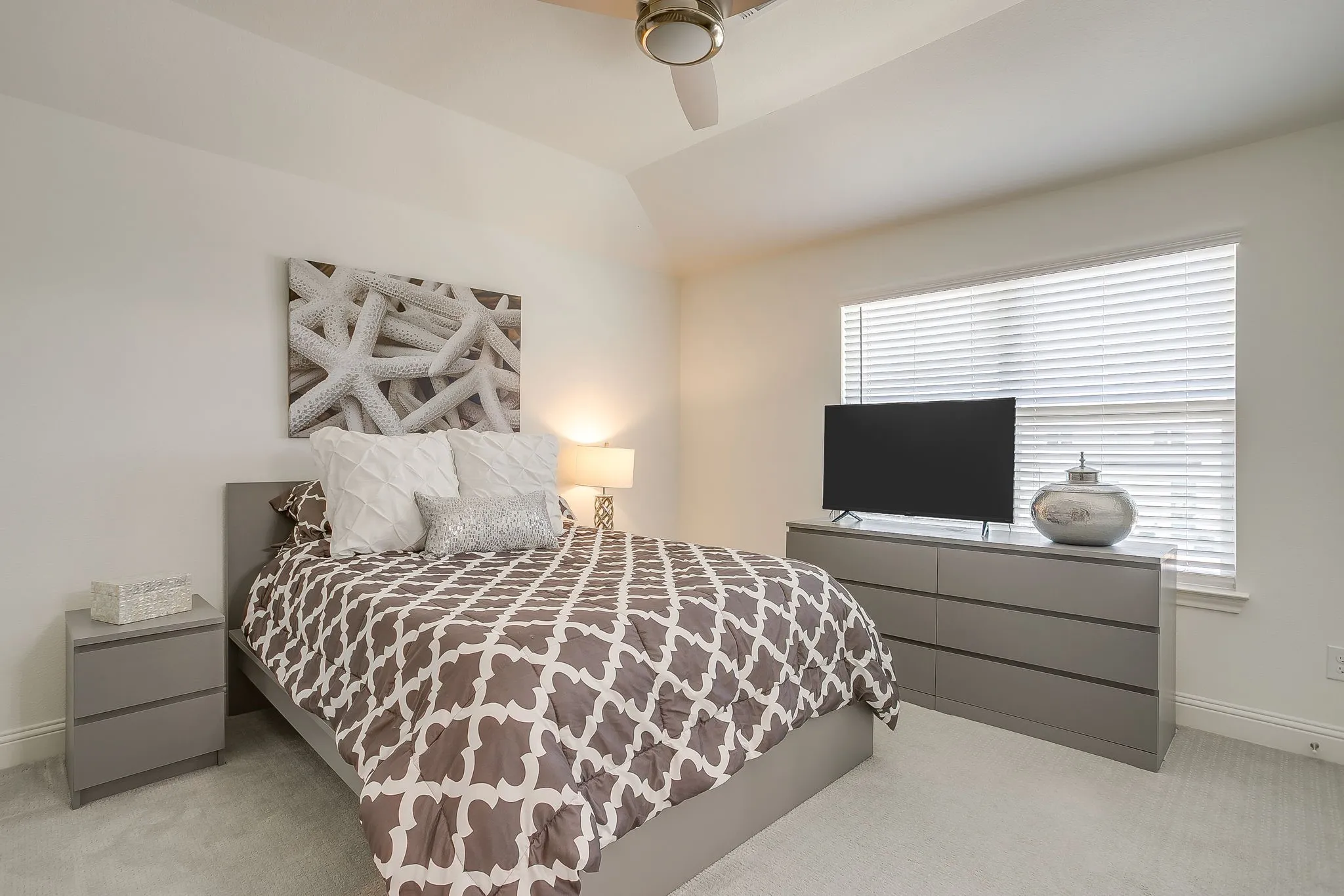 Townhouse For Sale in Tarrant County , 3461 Vista Highlands Lane, Fort Worth, Texas 76135, 3 Bedroom, 4 Bathroom, 2 Garage spaces, 1,697 Sqft, built in 2022, mls#21367841, Real Estate Agent in Fort Worth, Homes For Sale in Tarrant county, Homes For Sale in Fort Worth, Realtor in Fort Worth Texas, Real Estate Brokerage Independent Realty Texas, Luminita Cordes Realtor
