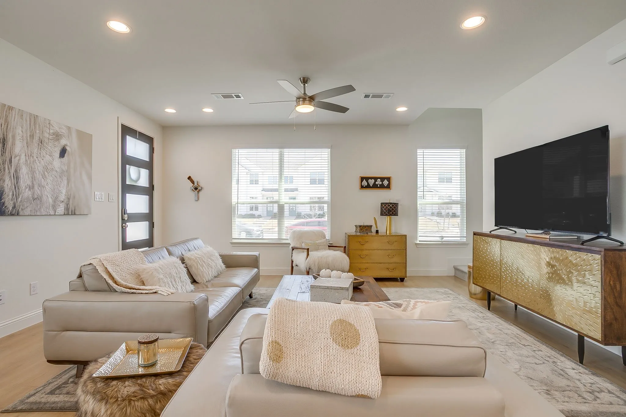 Townhouse For Sale in Tarrant County , 3461 Vista Highlands Lane, Fort Worth, Texas 76135, 3 Bedroom, 4 Bathroom, 2 Garage spaces, 1,697 Sqft, built in 2022, mls#21367841, Real Estate Agent in Fort Worth, Homes For Sale in Tarrant county, Homes For Sale in Fort Worth, Realtor in Fort Worth Texas, Real Estate Brokerage Independent Realty Texas, Luminita Cordes Realtor