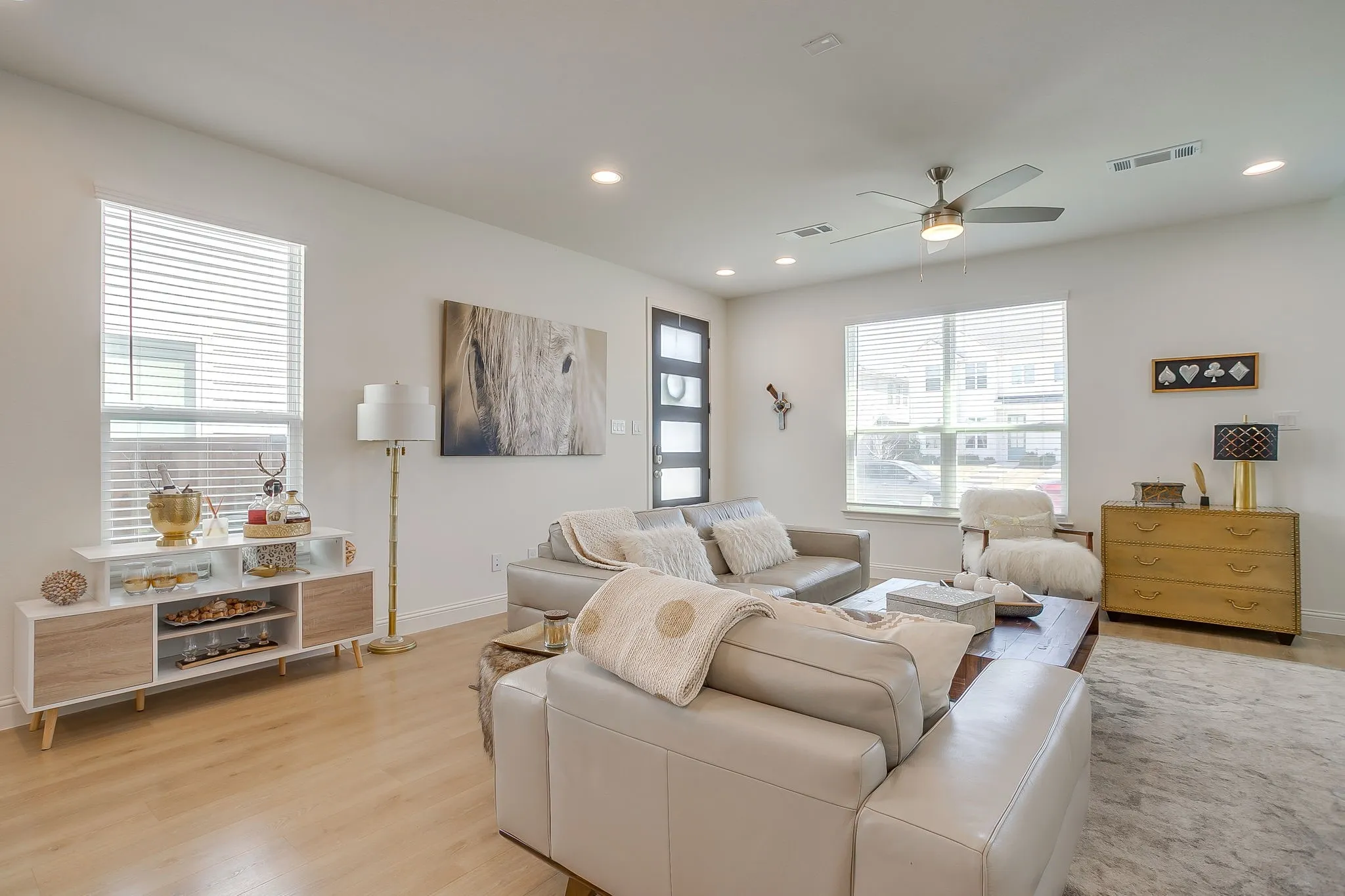 Townhouse For Sale in Tarrant County , 3461 Vista Highlands Lane, Fort Worth, Texas 76135, 3 Bedroom, 4 Bathroom, 2 Garage spaces, 1,697 Sqft, built in 2022, mls#21367841, Real Estate Agent in Fort Worth, Homes For Sale in Tarrant county, Homes For Sale in Fort Worth, Realtor in Fort Worth Texas, Real Estate Brokerage Independent Realty Texas, Luminita Cordes Realtor