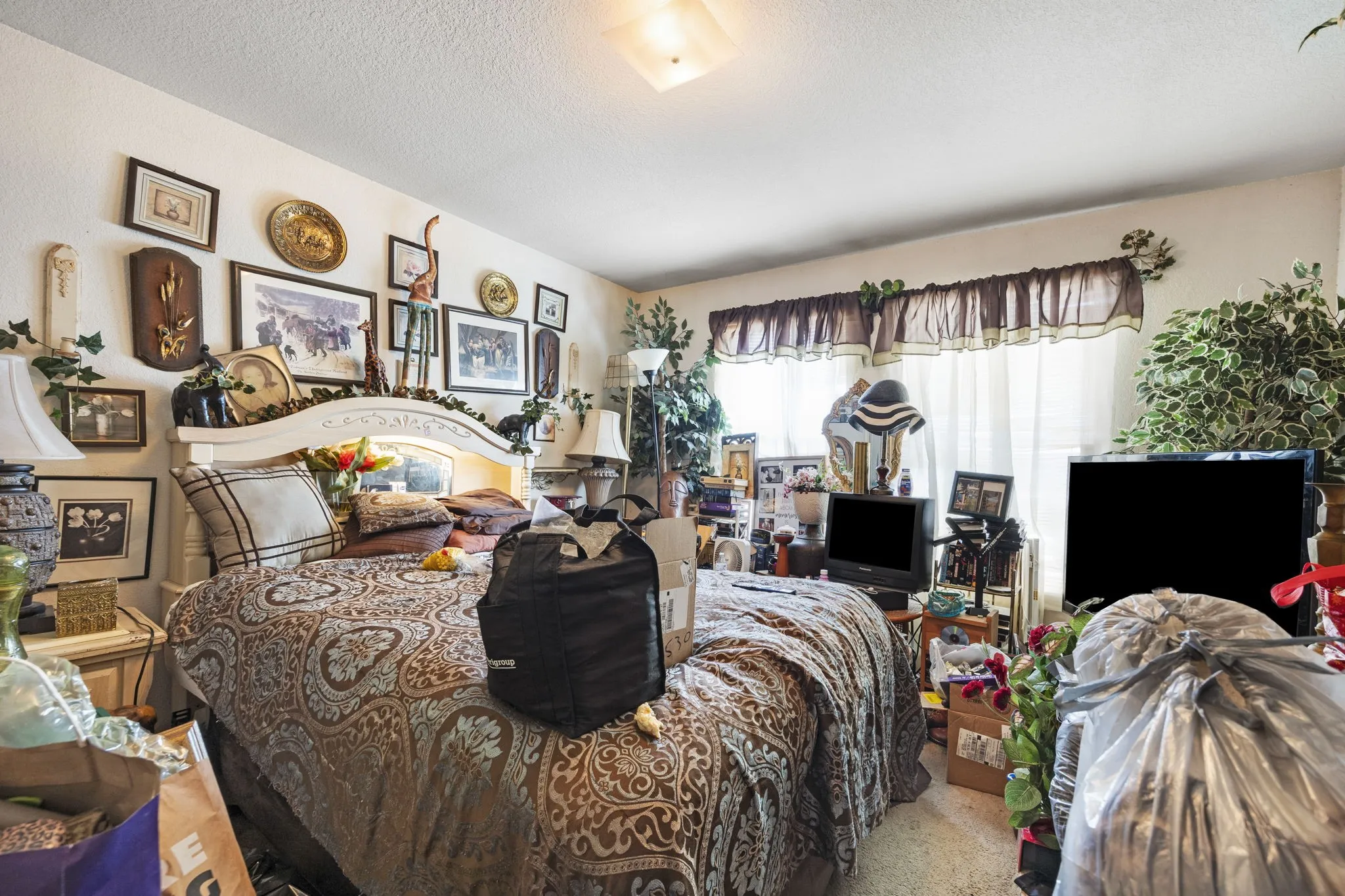 Single Family Residence For Sale in Tarrant County , 1344 Castle Ridge Road, Fort Worth, Texas 76140, 2 Bedroom, 1 Bathroom, 2 Garage spaces, 1,030 Sqft, built in 2006, mls#21367855, Real Estate Agent in Fort Worth, Homes For Sale in Tarrant county, Homes For Sale in Fort Worth, Realtor in Fort Worth Texas, Real Estate Brokerage Independent Realty Texas, Luminita Cordes Realtor
