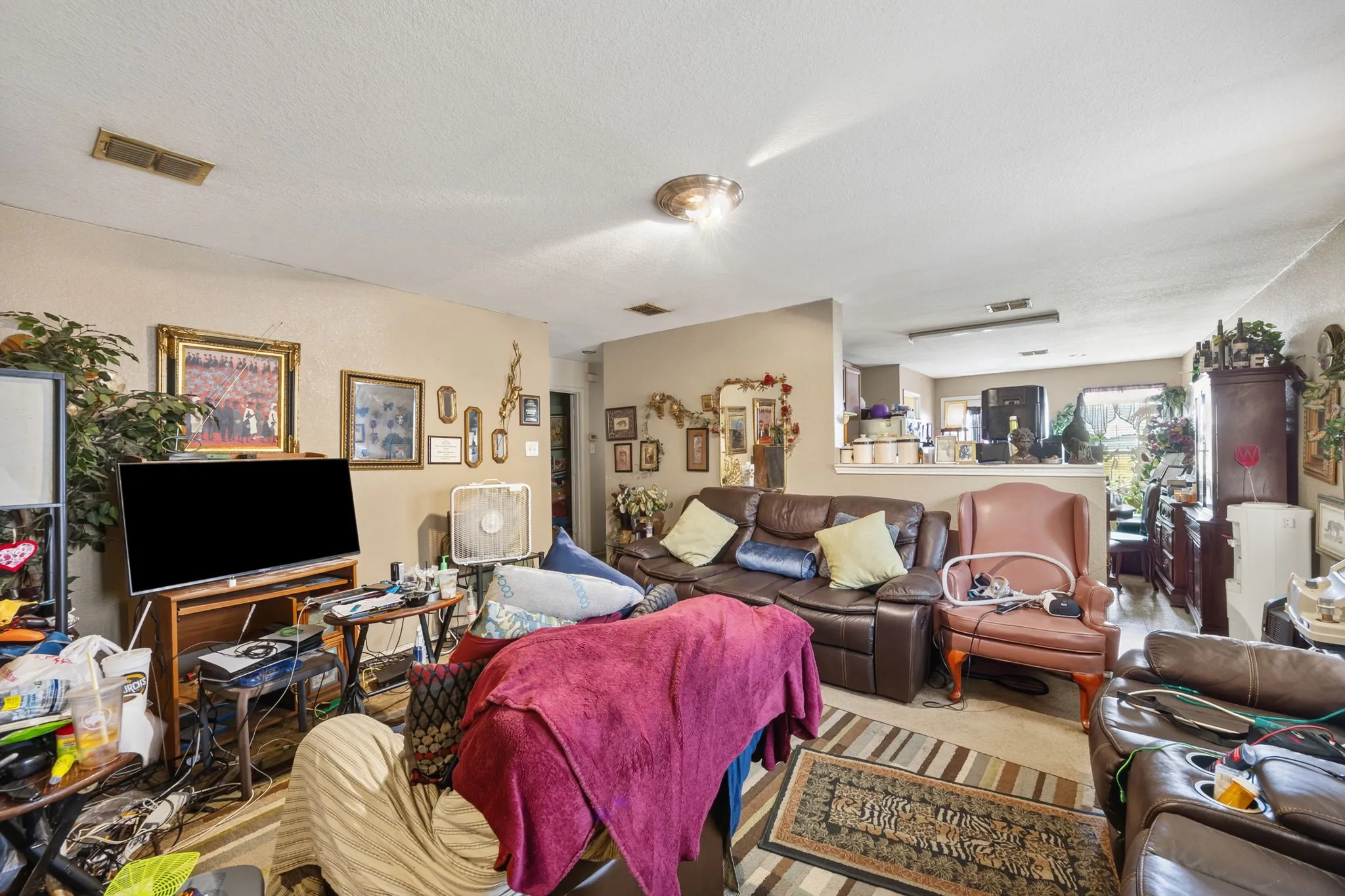 Single Family Residence For Sale in Tarrant County , 1344 Castle Ridge Road, Fort Worth, Texas 76140, 2 Bedroom, 1 Bathroom, 2 Garage spaces, 1,030 Sqft, built in 2006, mls#21367855, Real Estate Agent in Fort Worth, Homes For Sale in Tarrant county, Homes For Sale in Fort Worth, Realtor in Fort Worth Texas, Real Estate Brokerage Independent Realty Texas, Luminita Cordes Realtor