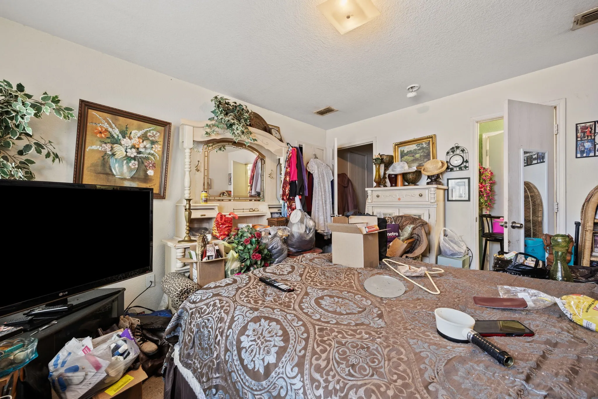 Single Family Residence For Sale in Tarrant County , 1344 Castle Ridge Road, Fort Worth, Texas 76140, 2 Bedroom, 1 Bathroom, 2 Garage spaces, 1,030 Sqft, built in 2006, mls#21367855, Real Estate Agent in Fort Worth, Homes For Sale in Tarrant county, Homes For Sale in Fort Worth, Realtor in Fort Worth Texas, Real Estate Brokerage Independent Realty Texas, Luminita Cordes Realtor