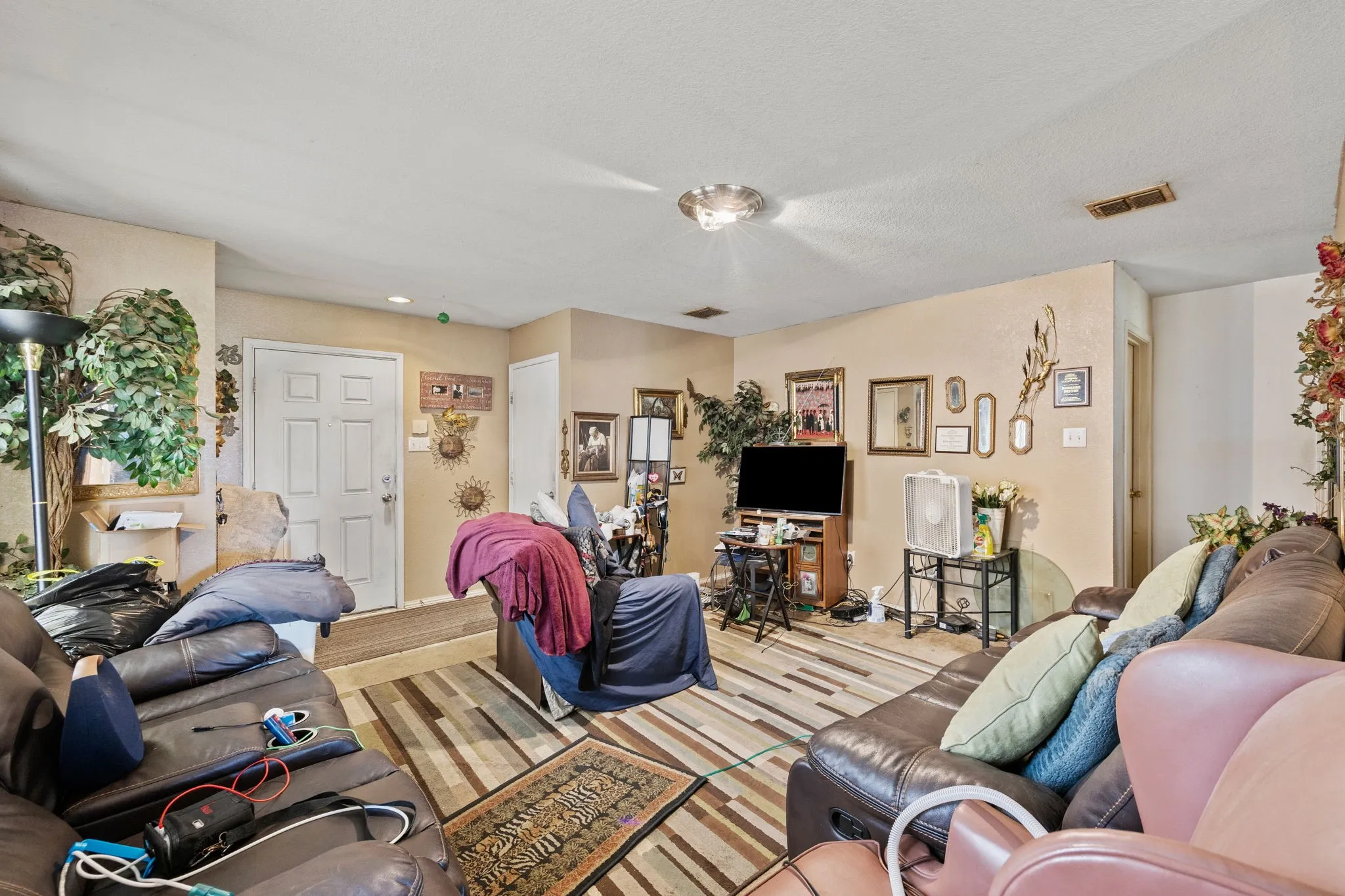 Single Family Residence For Sale in Tarrant County , 1344 Castle Ridge Road, Fort Worth, Texas 76140, 2 Bedroom, 1 Bathroom, 2 Garage spaces, 1,030 Sqft, built in 2006, mls#21367855, Real Estate Agent in Fort Worth, Homes For Sale in Tarrant county, Homes For Sale in Fort Worth, Realtor in Fort Worth Texas, Real Estate Brokerage Independent Realty Texas, Luminita Cordes Realtor