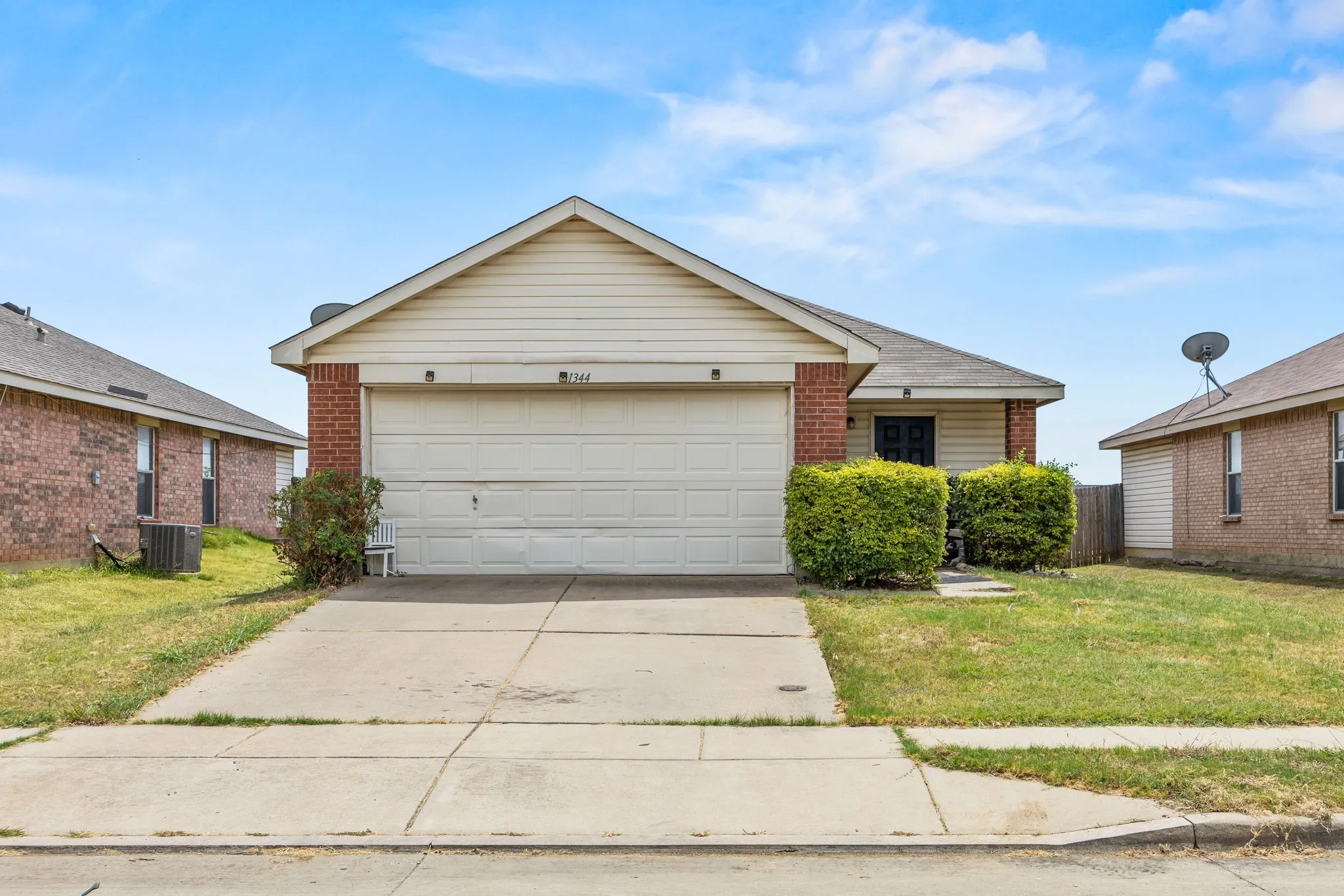 Single Family Residence For Sale in Tarrant County , 1344 Castle Ridge Road, Fort Worth, Texas 76140, 2 Bedroom, 1 Bathroom, 2 Garage spaces, 1,030 Sqft, built in 2006, mls#21367855, Real Estate Agent in Fort Worth, Homes For Sale in Tarrant county, Homes For Sale in Fort Worth, Realtor in Fort Worth Texas, Real Estate Brokerage Independent Realty Texas, Luminita Cordes Realtor
