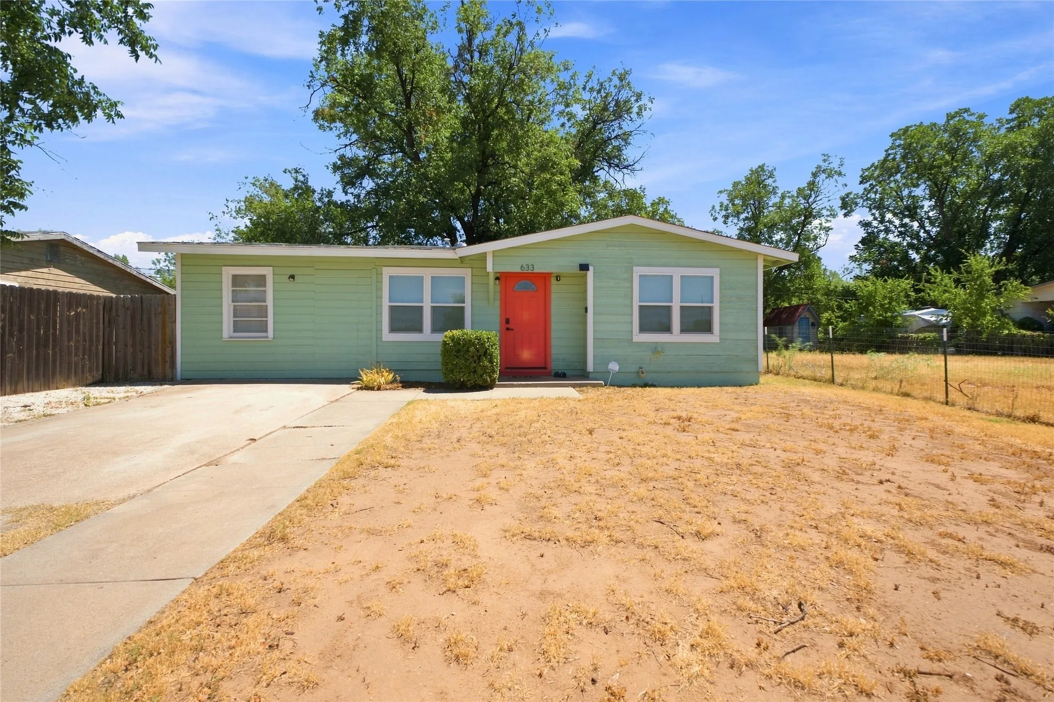 Single Family Residence For Sale in Taylor County , 633 Cockerell Drive, Abilene, Texas 79601, 3 Bedroom, 1 Bathroom, Garage spaces, 1,044 Sqft, built in 1956, mls#21367864, Real Estate Agent in Abilene, Homes For Sale in Taylor county, Homes For Sale in Abilene, Realtor in Abilene Texas, Real Estate Brokerage Independent Realty Texas, Luminita Cordes Realtor