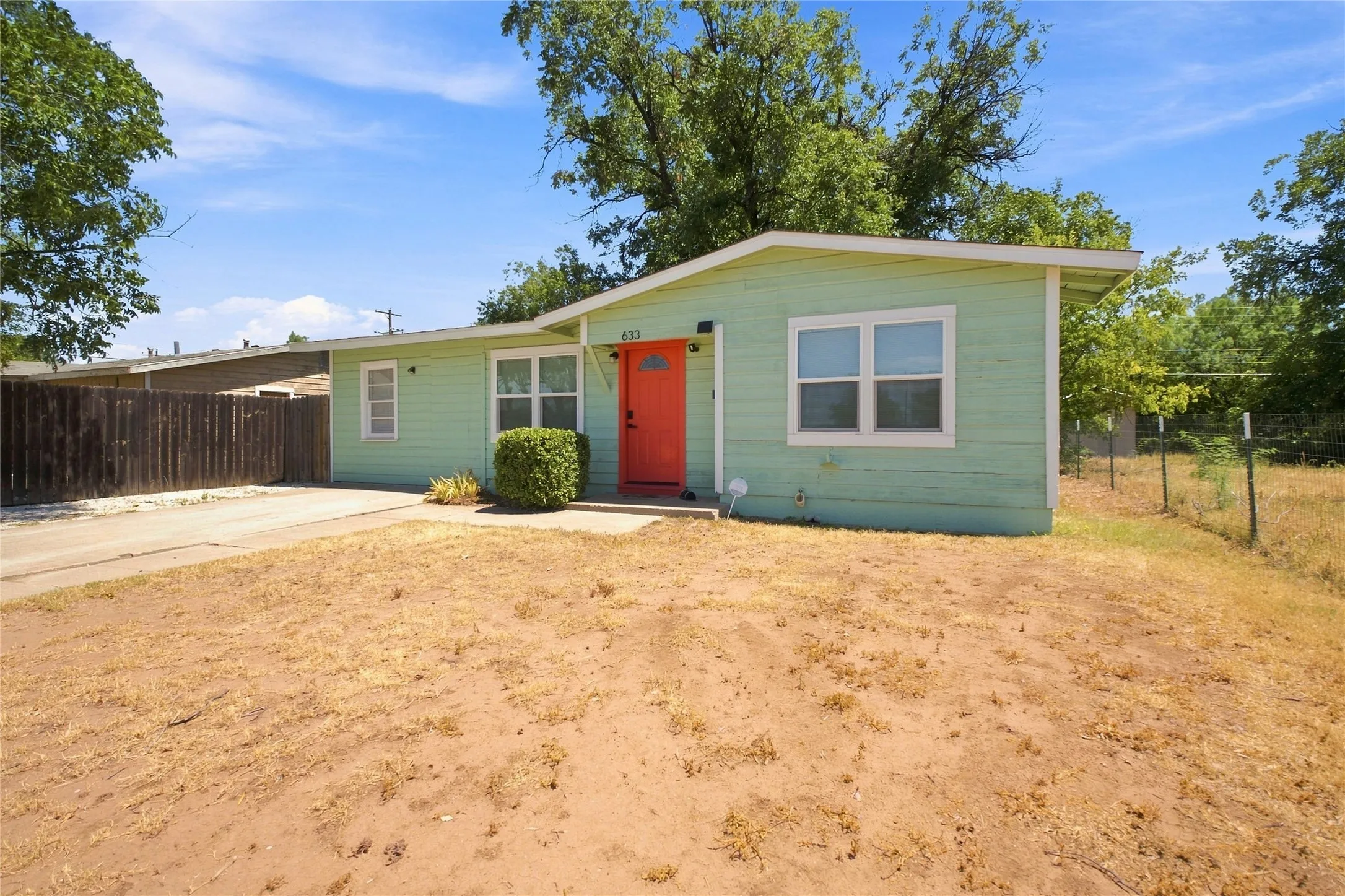Single Family Residence For Sale in Taylor County , 633 Cockerell Drive, Abilene, Texas 79601, 3 Bedroom, 1 Bathroom, Garage spaces, 1,044 Sqft, built in 1956, mls#21367864, Real Estate Agent in Abilene, Homes For Sale in Taylor county, Homes For Sale in Abilene, Realtor in Abilene Texas, Real Estate Brokerage Independent Realty Texas, Luminita Cordes Realtor