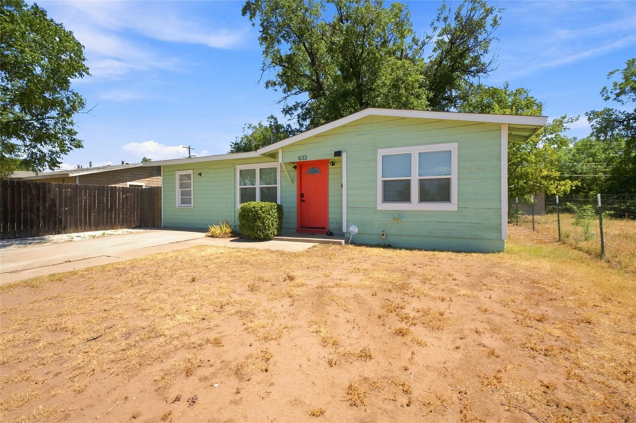 Single Family Residence For Sale in Taylor County , 633 Cockerell Drive, Abilene, Texas 79601, 3 Bedroom, 1 Bathroom, Garage spaces, 1,044 Sqft, built in 1956, mls#21367864, Real Estate Agent in Abilene, Homes For Sale in Taylor county, Homes For Sale in Abilene, Realtor in Abilene Texas, Real Estate Brokerage Independent Realty Texas, Luminita Cordes Realtor