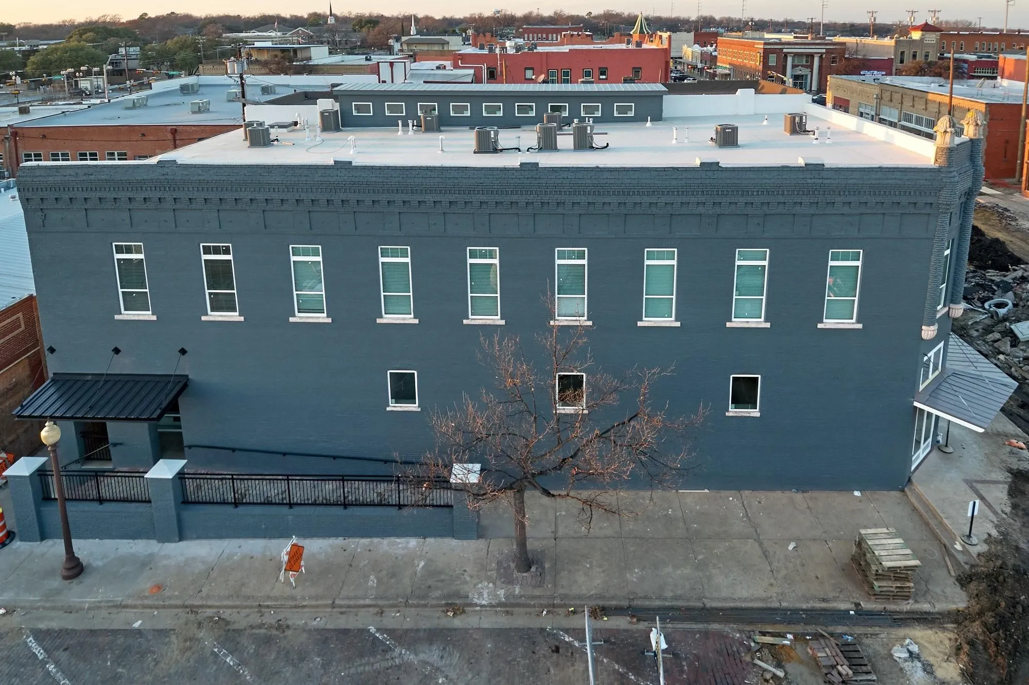 Apartment For Rent in Ellis County , 200 W BROWN Street, Ennis, Texas 75119, 2 Bedroom, 1 Bathroom, Garage spaces, 1,000 Sqft, built in 1910, mls#21367801, Real Estate Agent in Ennis, Homes For Rent in Ellis county, Homes For Rent in Ennis, Realtor in Ennis Texas, Real Estate Brokerage Independent Realty Texas, Luminita Cordes Realtor