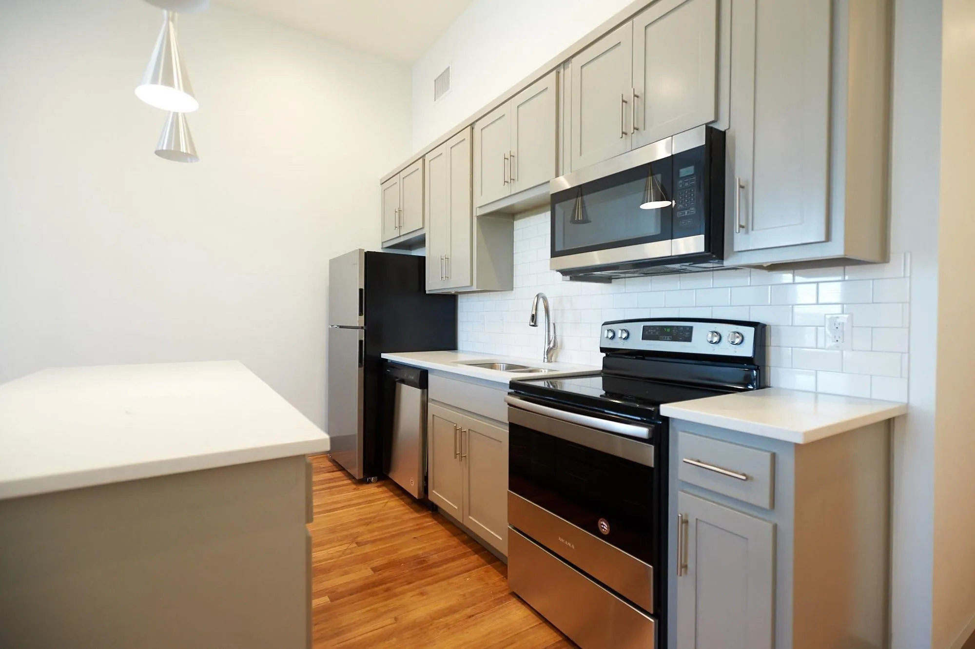 Apartment For Rent in Ellis County , 200 W BROWN Street, Ennis, Texas 75119, 2 Bedroom, 1 Bathroom, Garage spaces, 1,000 Sqft, built in 1910, mls#21367801, Real Estate Agent in Ennis, Homes For Rent in Ellis county, Homes For Rent in Ennis, Realtor in Ennis Texas, Real Estate Brokerage Independent Realty Texas, Luminita Cordes Realtor