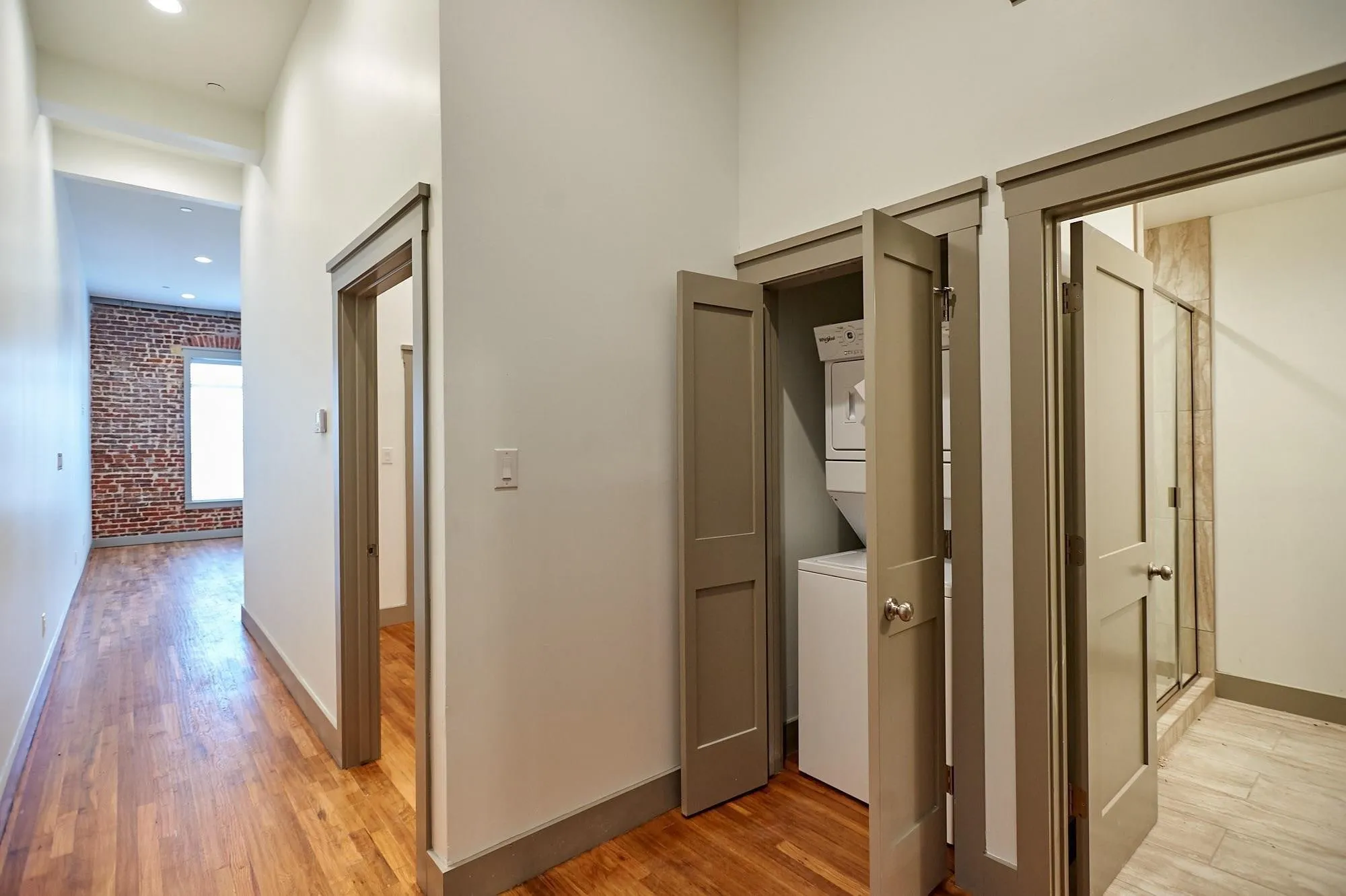 Apartment For Rent in Ellis County , 200 W BROWN Street, Ennis, Texas 75119, 2 Bedroom, 1 Bathroom, Garage spaces, 1,000 Sqft, built in 1910, mls#21367801, Real Estate Agent in Ennis, Homes For Rent in Ellis county, Homes For Rent in Ennis, Realtor in Ennis Texas, Real Estate Brokerage Independent Realty Texas, Luminita Cordes Realtor