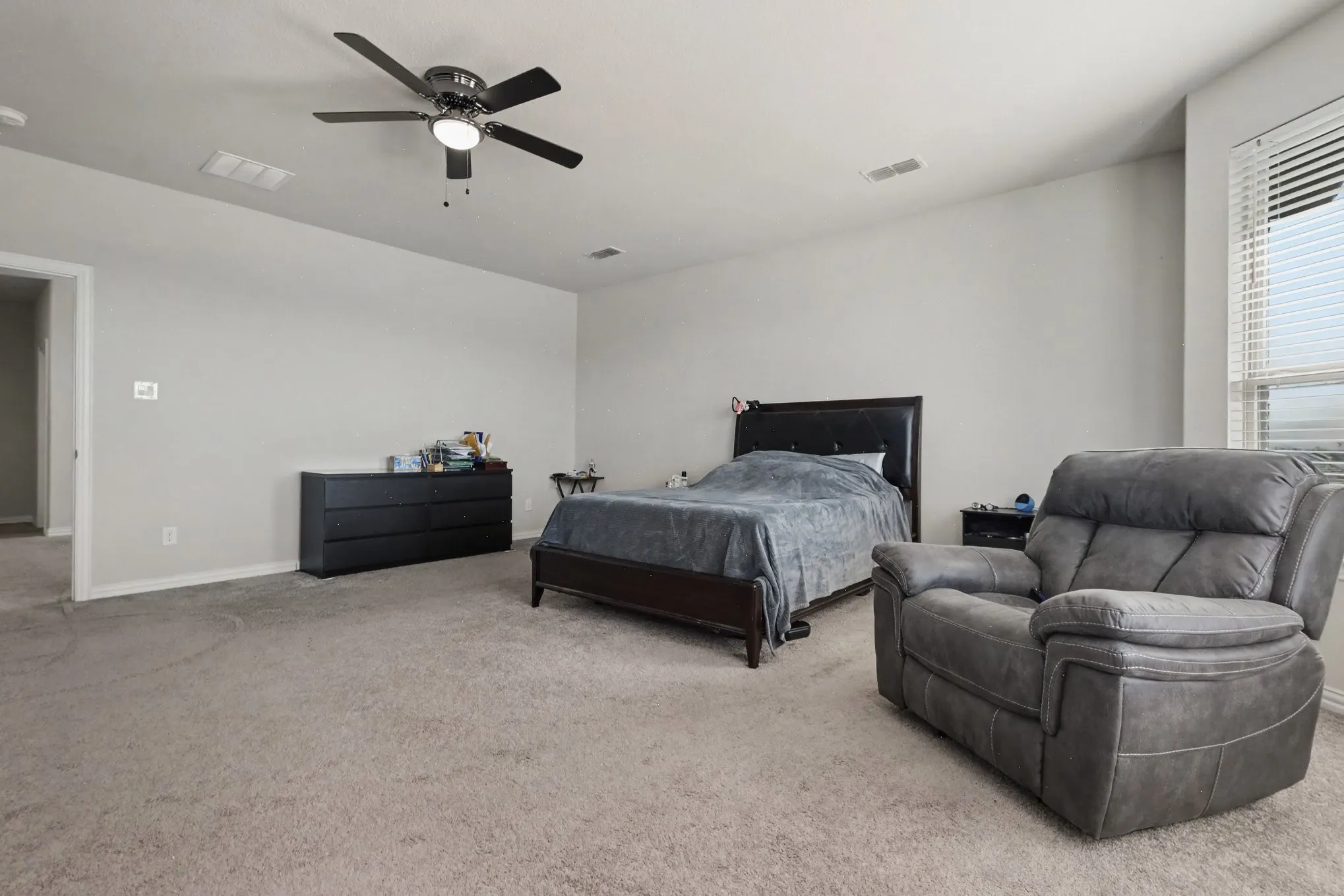 Single Family Residence For Sale in Denton County , 2901 Lakeside Drive, Providence Village, Texas 76227, 6 Bedroom, 5 Bathroom, 3 Garage spaces, 3,947 Sqft, built in 2020, mls#21362012, Real Estate Agent in Providence Village, Homes For Sale in Denton county, Homes For Sale in Providence Village, Realtor in Providence Village Texas, Real Estate Brokerage Independent Realty Texas, Luminita Cordes Realtor