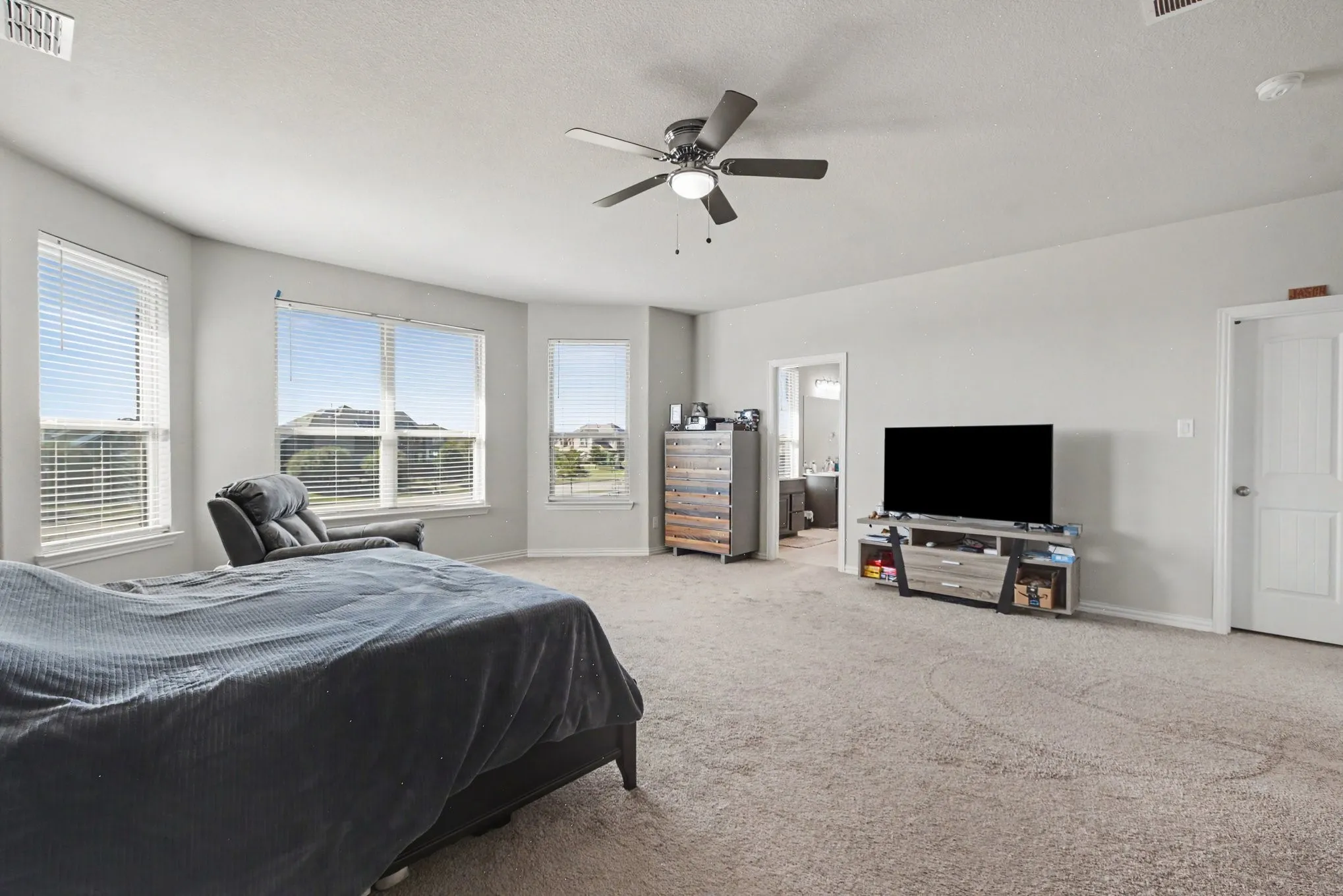 Single Family Residence For Sale in Denton County , 2901 Lakeside Drive, Providence Village, Texas 76227, 6 Bedroom, 5 Bathroom, 3 Garage spaces, 3,947 Sqft, built in 2020, mls#21362012, Real Estate Agent in Providence Village, Homes For Sale in Denton county, Homes For Sale in Providence Village, Realtor in Providence Village Texas, Real Estate Brokerage Independent Realty Texas, Luminita Cordes Realtor