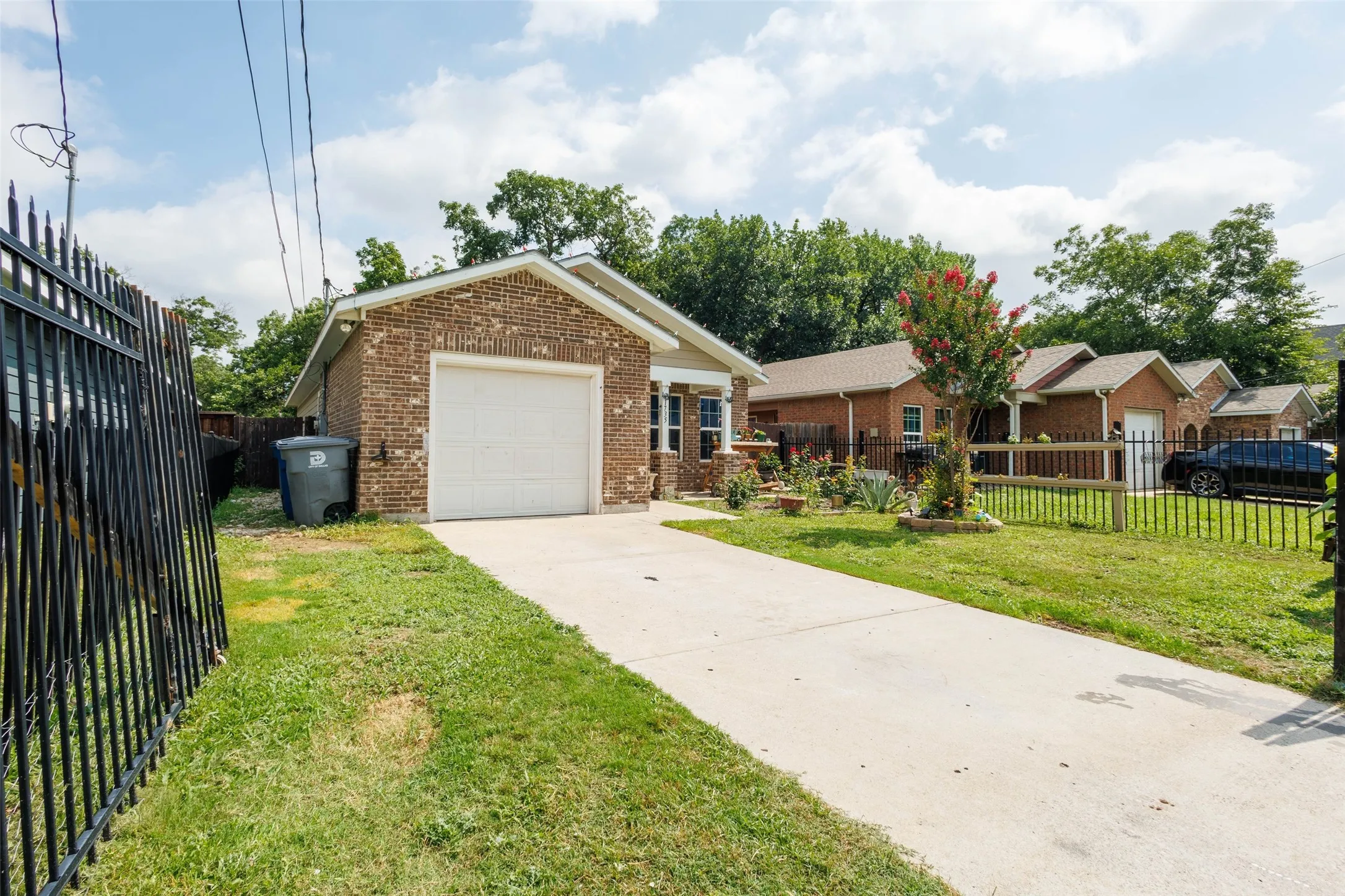 Single Family Residence For Sale in Dallas County , 1735 Mcbroom Street, Dallas, Texas 75212, 3 Bedroom, 2 Bathroom, 2 Garage spaces, 1,352 Sqft, built in 2016, mls#21367870, Real Estate Agent in Dallas, Homes For Sale in Dallas county, Homes For Sale in Dallas, Realtor in Dallas Texas, Real Estate Brokerage Independent Realty Texas, Luminita Cordes Realtor