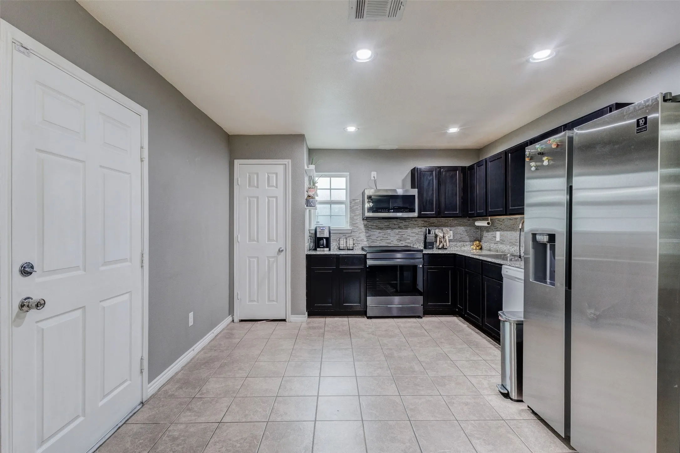 Single Family Residence For Sale in Dallas County , 1735 Mcbroom Street, Dallas, Texas 75212, 3 Bedroom, 2 Bathroom, 2 Garage spaces, 1,352 Sqft, built in 2016, mls#21367870, Real Estate Agent in Dallas, Homes For Sale in Dallas county, Homes For Sale in Dallas, Realtor in Dallas Texas, Real Estate Brokerage Independent Realty Texas, Luminita Cordes Realtor
