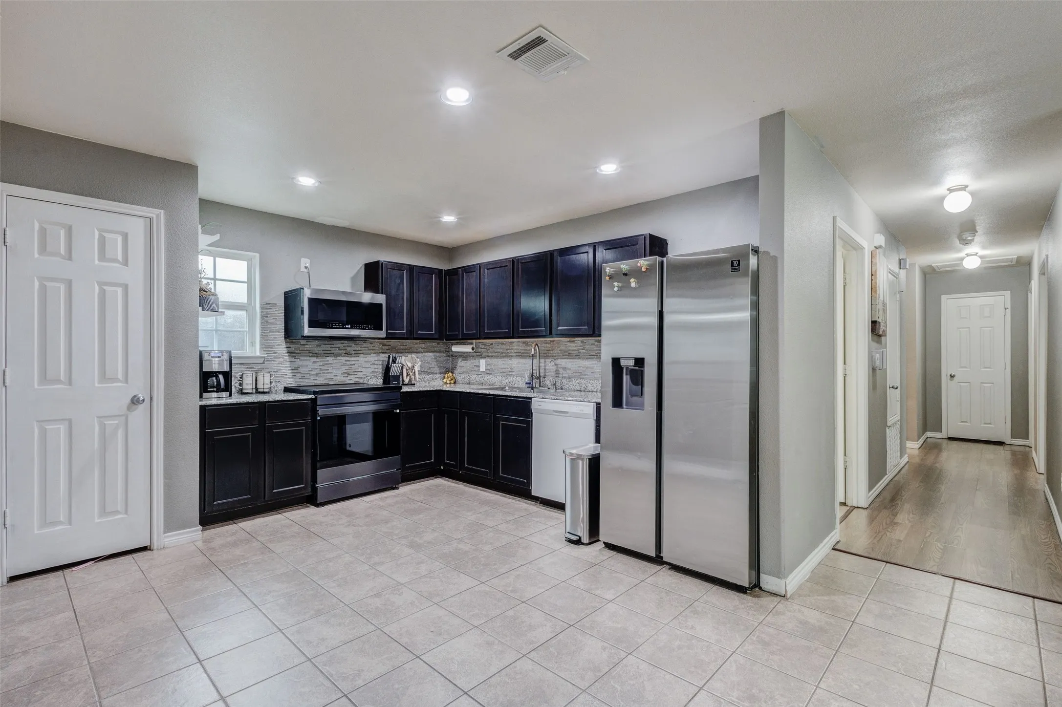Single Family Residence For Sale in Dallas County , 1735 Mcbroom Street, Dallas, Texas 75212, 3 Bedroom, 2 Bathroom, 2 Garage spaces, 1,352 Sqft, built in 2016, mls#21367870, Real Estate Agent in Dallas, Homes For Sale in Dallas county, Homes For Sale in Dallas, Realtor in Dallas Texas, Real Estate Brokerage Independent Realty Texas, Luminita Cordes Realtor
