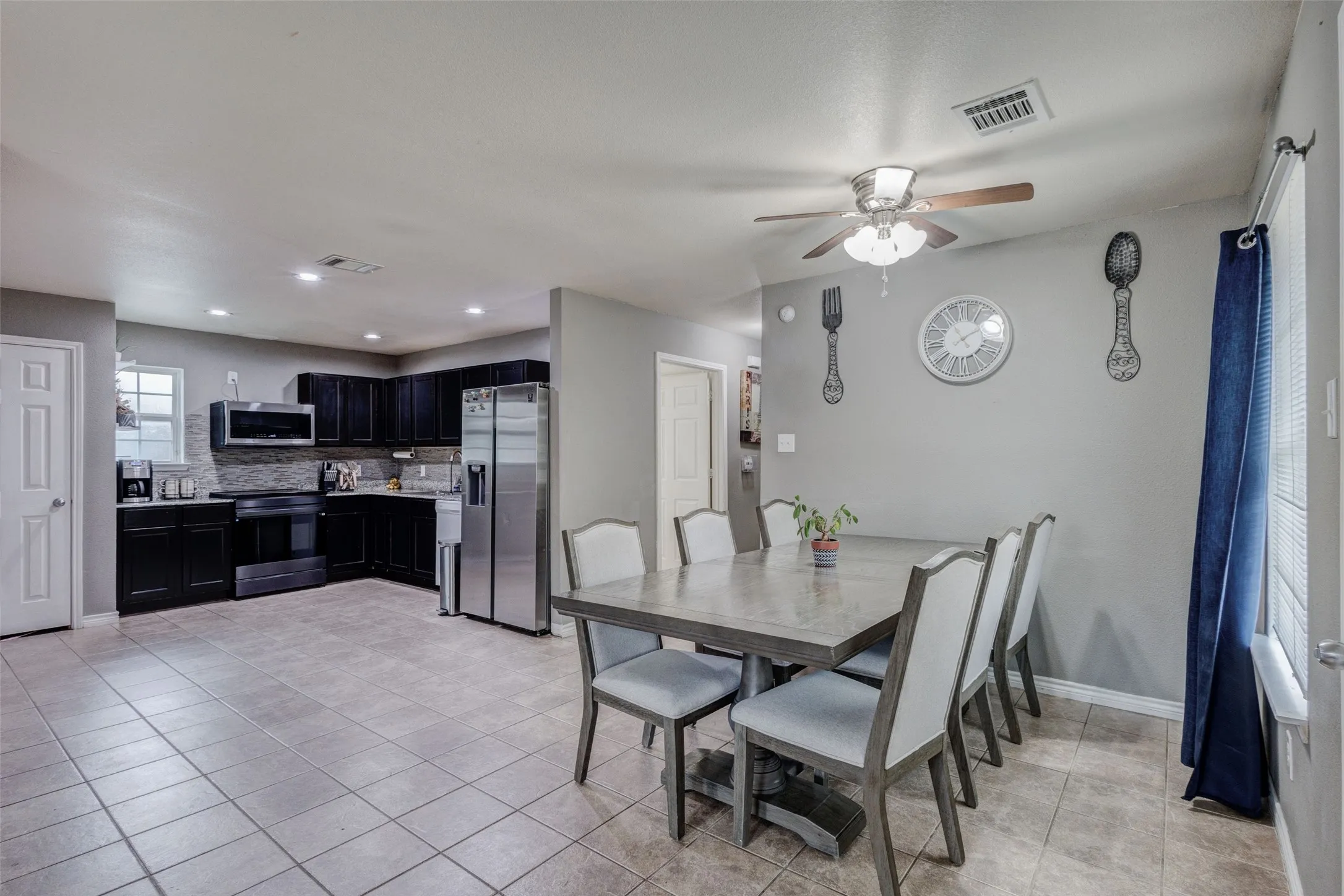 Single Family Residence For Sale in Dallas County , 1735 Mcbroom Street, Dallas, Texas 75212, 3 Bedroom, 2 Bathroom, 2 Garage spaces, 1,352 Sqft, built in 2016, mls#21367870, Real Estate Agent in Dallas, Homes For Sale in Dallas county, Homes For Sale in Dallas, Realtor in Dallas Texas, Real Estate Brokerage Independent Realty Texas, Luminita Cordes Realtor