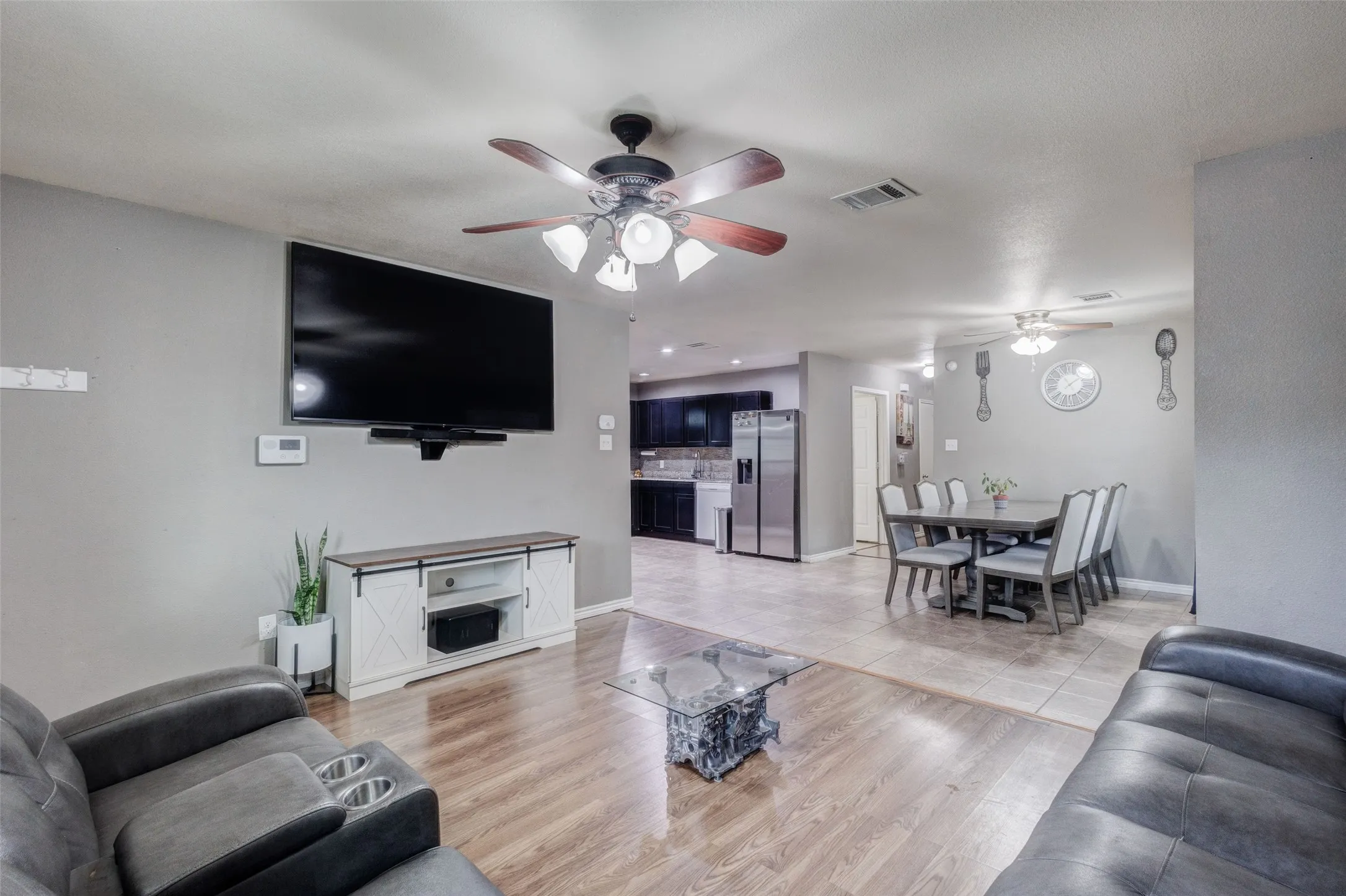 Single Family Residence For Sale in Dallas County , 1735 Mcbroom Street, Dallas, Texas 75212, 3 Bedroom, 2 Bathroom, 2 Garage spaces, 1,352 Sqft, built in 2016, mls#21367870, Real Estate Agent in Dallas, Homes For Sale in Dallas county, Homes For Sale in Dallas, Realtor in Dallas Texas, Real Estate Brokerage Independent Realty Texas, Luminita Cordes Realtor