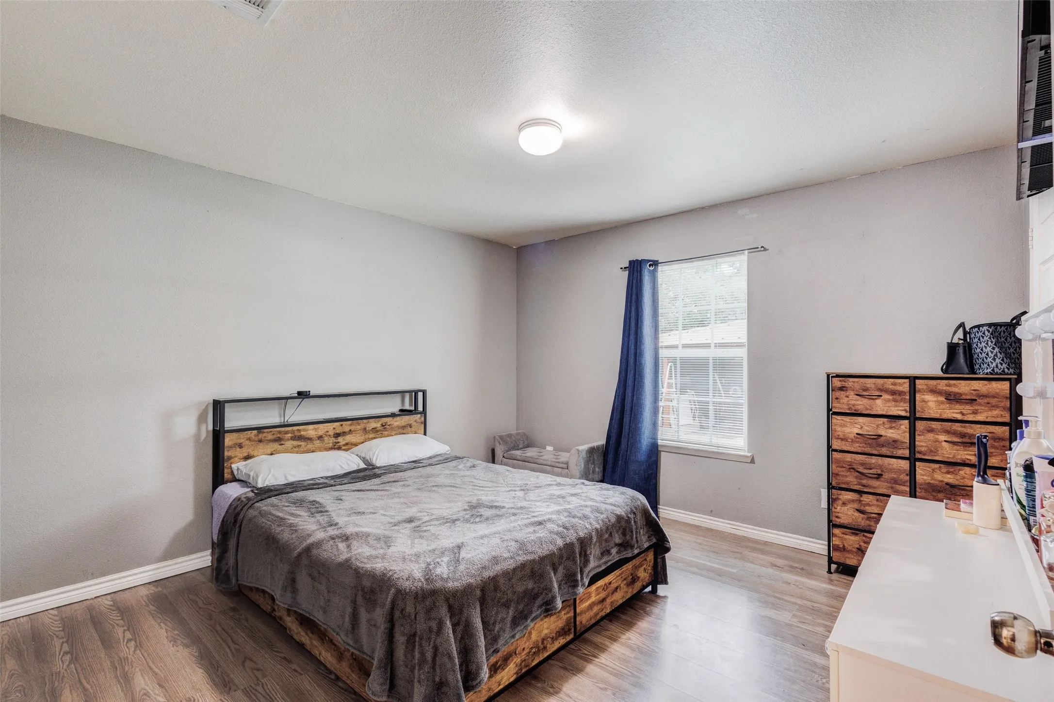 Single Family Residence For Sale in Dallas County , 1735 Mcbroom Street, Dallas, Texas 75212, 3 Bedroom, 2 Bathroom, 2 Garage spaces, 1,352 Sqft, built in 2016, mls#21367870, Real Estate Agent in Dallas, Homes For Sale in Dallas county, Homes For Sale in Dallas, Realtor in Dallas Texas, Real Estate Brokerage Independent Realty Texas, Luminita Cordes Realtor
