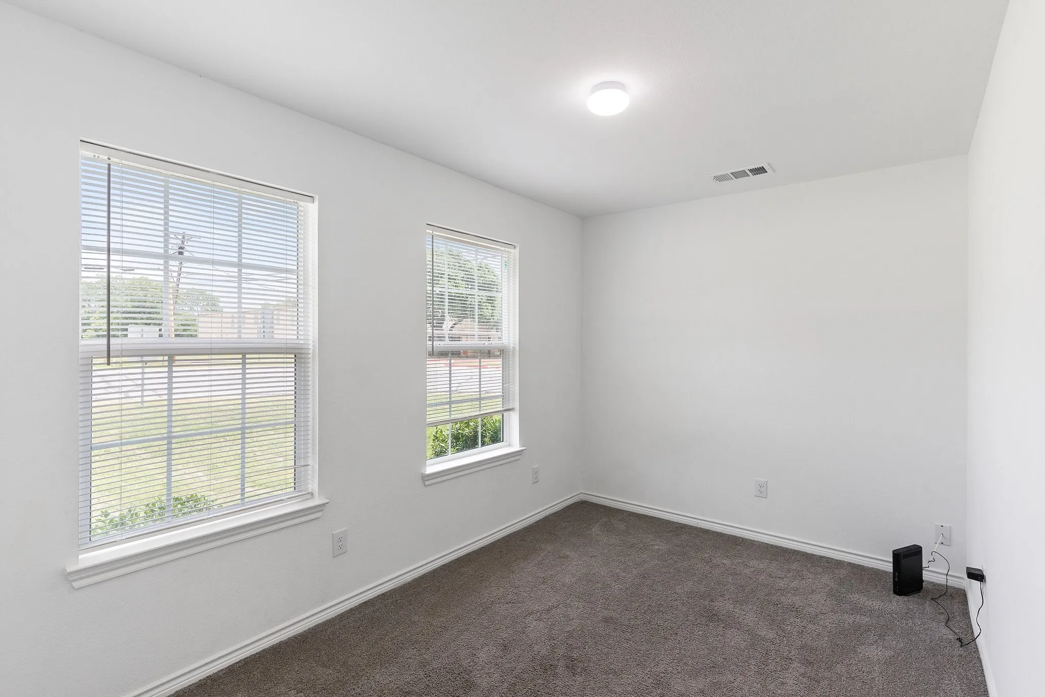 Single Family Residence For Sale in Kaufman County , 810 S MAIN Street, Kemp, Texas 75143, 3 Bedroom, 2 Bathroom, Garage spaces, 1,450 Sqft, built in 2023, mls#21367872, Real Estate Agent in Kemp, Homes For Sale in Kaufman county, Homes For Sale in Kemp, Realtor in Kemp Texas, Real Estate Brokerage Independent Realty Texas, Luminita Cordes Realtor