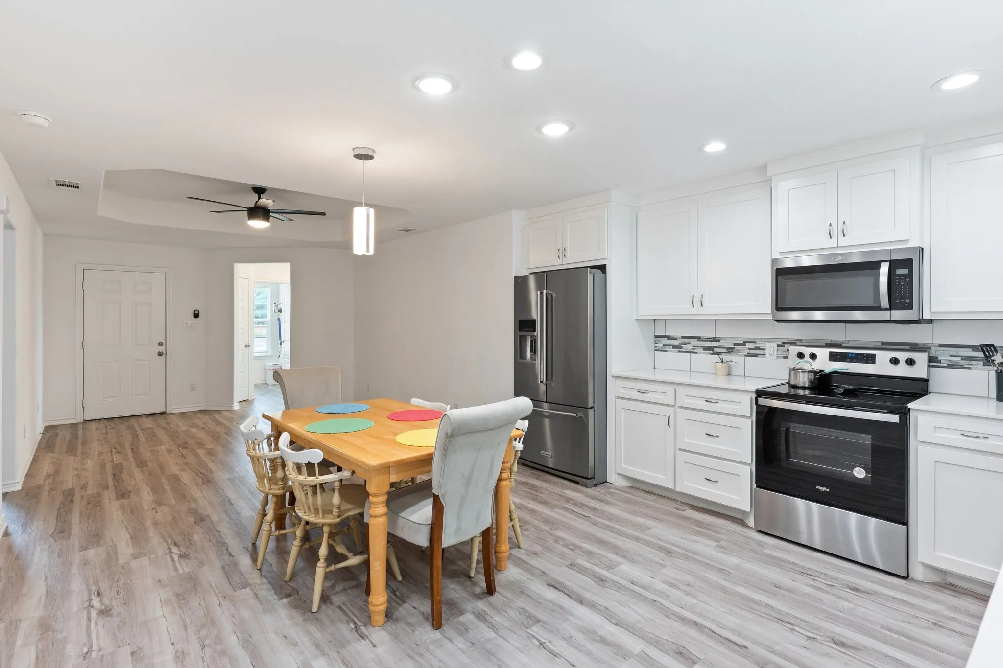 Single Family Residence For Sale in Kaufman County , 810 S MAIN Street, Kemp, Texas 75143, 3 Bedroom, 2 Bathroom, Garage spaces, 1,450 Sqft, built in 2023, mls#21367872, Real Estate Agent in Kemp, Homes For Sale in Kaufman county, Homes For Sale in Kemp, Realtor in Kemp Texas, Real Estate Brokerage Independent Realty Texas, Luminita Cordes Realtor