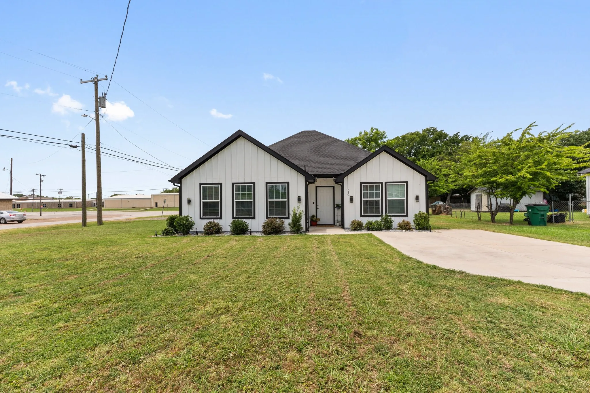 Single Family Residence For Sale in Kaufman County , 810 S MAIN Street, Kemp, Texas 75143, 3 Bedroom, 2 Bathroom, Garage spaces, 1,450 Sqft, built in 2023, mls#21367872, Real Estate Agent in Kemp, Homes For Sale in Kaufman county, Homes For Sale in Kemp, Realtor in Kemp Texas, Real Estate Brokerage Independent Realty Texas, Luminita Cordes Realtor