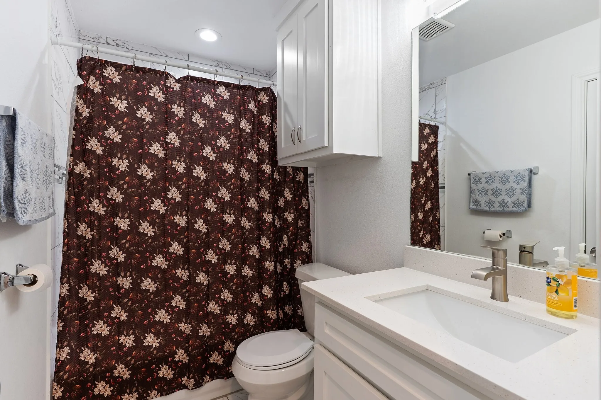 Single Family Residence For Sale in Kaufman County , 810 S MAIN Street, Kemp, Texas 75143, 3 Bedroom, 2 Bathroom, Garage spaces, 1,450 Sqft, built in 2023, mls#21367872, Real Estate Agent in Kemp, Homes For Sale in Kaufman county, Homes For Sale in Kemp, Realtor in Kemp Texas, Real Estate Brokerage Independent Realty Texas, Luminita Cordes Realtor