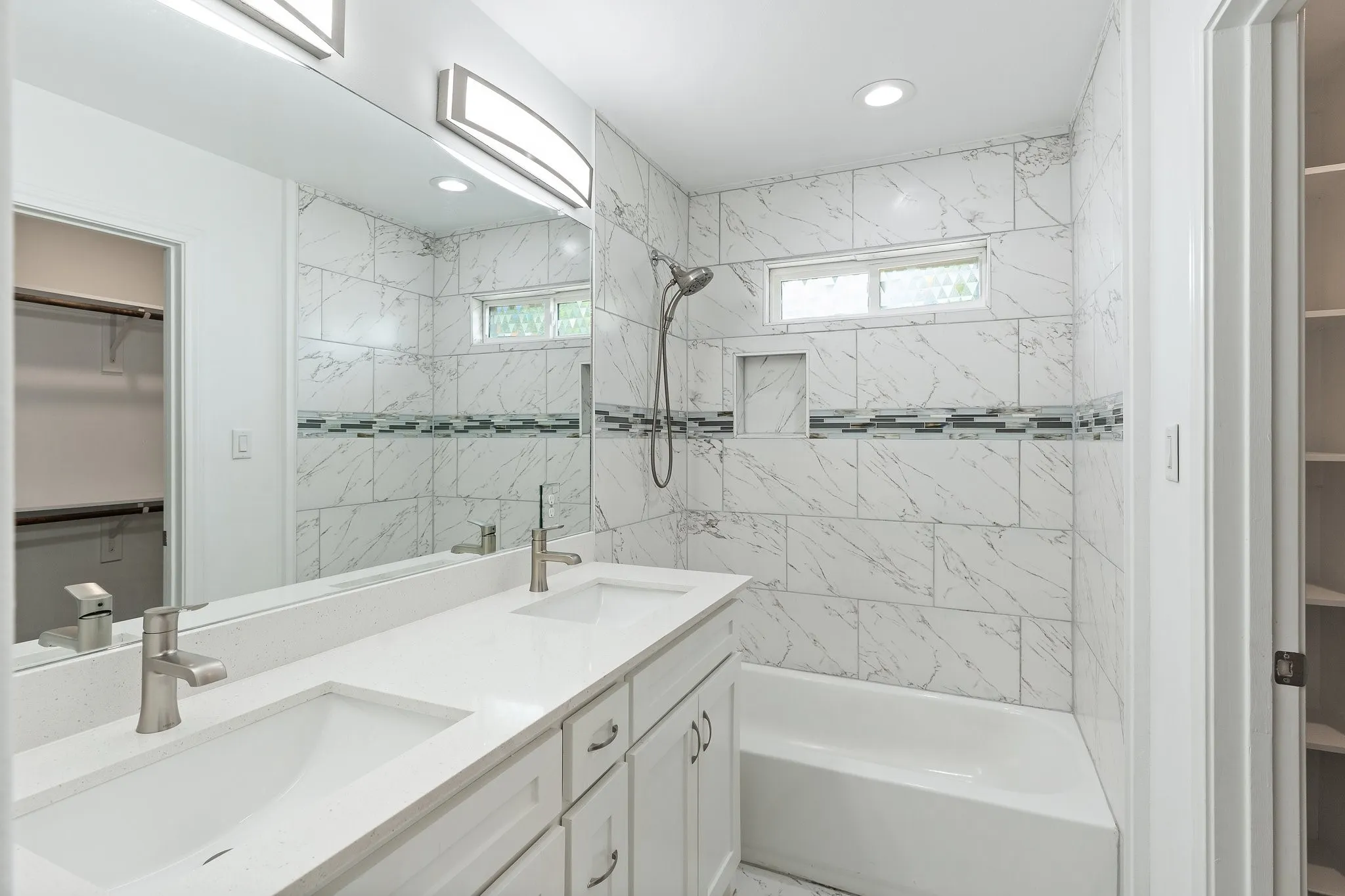 Single Family Residence For Sale in Kaufman County , 810 S MAIN Street, Kemp, Texas 75143, 3 Bedroom, 2 Bathroom, Garage spaces, 1,450 Sqft, built in 2023, mls#21367872, Real Estate Agent in Kemp, Homes For Sale in Kaufman county, Homes For Sale in Kemp, Realtor in Kemp Texas, Real Estate Brokerage Independent Realty Texas, Luminita Cordes Realtor
