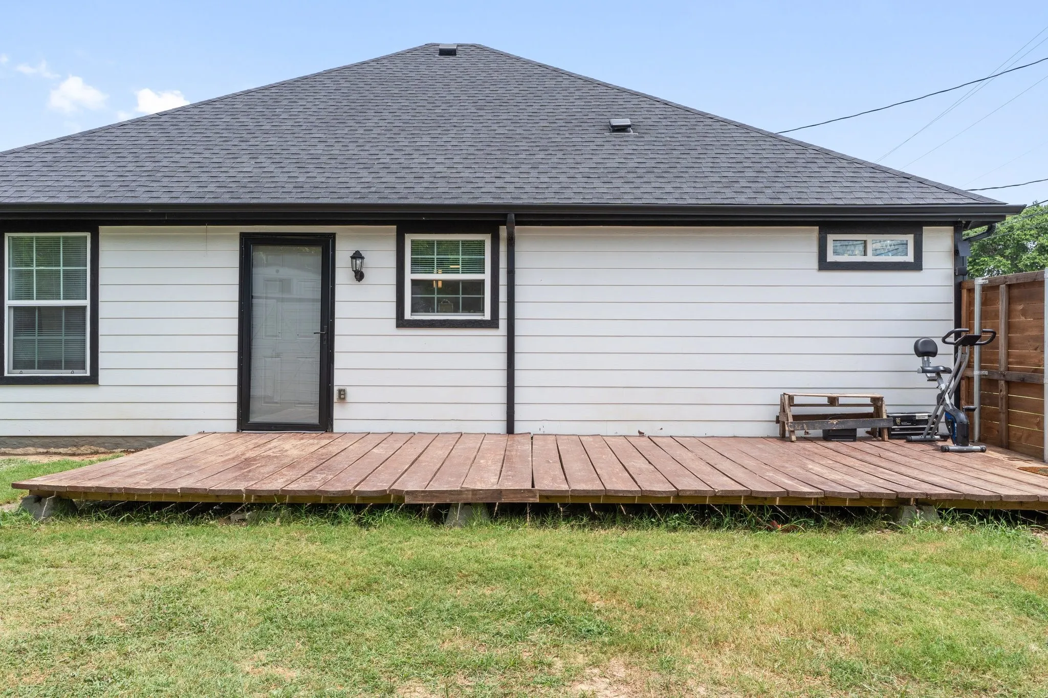 Single Family Residence For Sale in Kaufman County , 810 S MAIN Street, Kemp, Texas 75143, 3 Bedroom, 2 Bathroom, Garage spaces, 1,450 Sqft, built in 2023, mls#21367872, Real Estate Agent in Kemp, Homes For Sale in Kaufman county, Homes For Sale in Kemp, Realtor in Kemp Texas, Real Estate Brokerage Independent Realty Texas, Luminita Cordes Realtor
