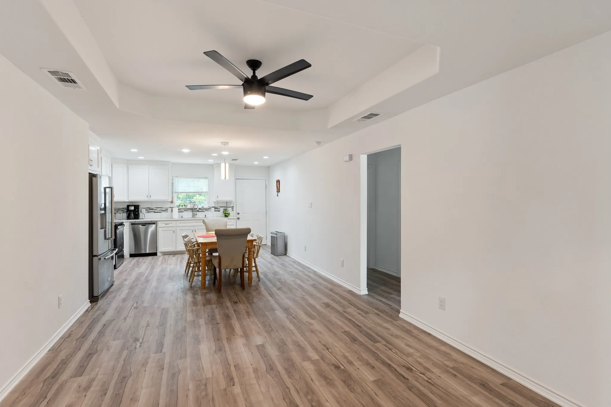 Single Family Residence For Sale in Kaufman County , 810 S MAIN Street, Kemp, Texas 75143, 3 Bedroom, 2 Bathroom, Garage spaces, 1,450 Sqft, built in 2023, mls#21367872, Real Estate Agent in Kemp, Homes For Sale in Kaufman county, Homes For Sale in Kemp, Realtor in Kemp Texas, Real Estate Brokerage Independent Realty Texas, Luminita Cordes Realtor