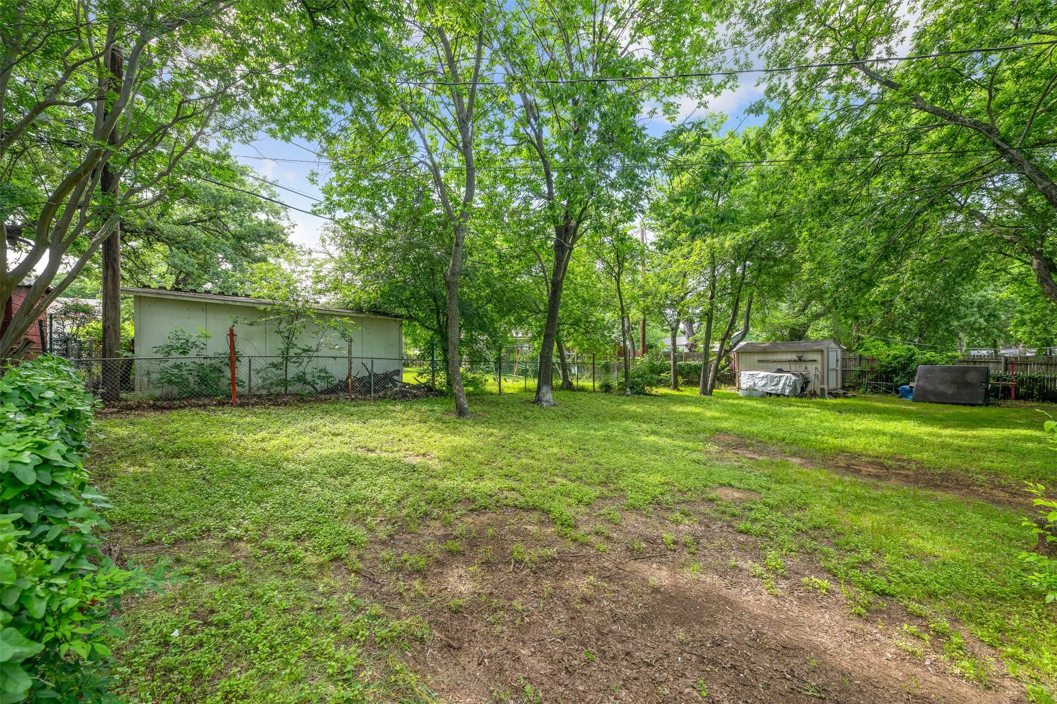 Single Family Residence For Sale in Tarrant County , 2832 Forest Avenue, Fort Worth, Texas 76112, 2 Bedroom, 1 Bathroom, Garage spaces, 1,080 Sqft, built in 1930, mls#21345732, Real Estate Agent in Fort Worth, Homes For Sale in Tarrant county, Homes For Sale in Fort Worth, Realtor in Fort Worth Texas, Real Estate Brokerage Independent Realty Texas, Luminita Cordes Realtor
