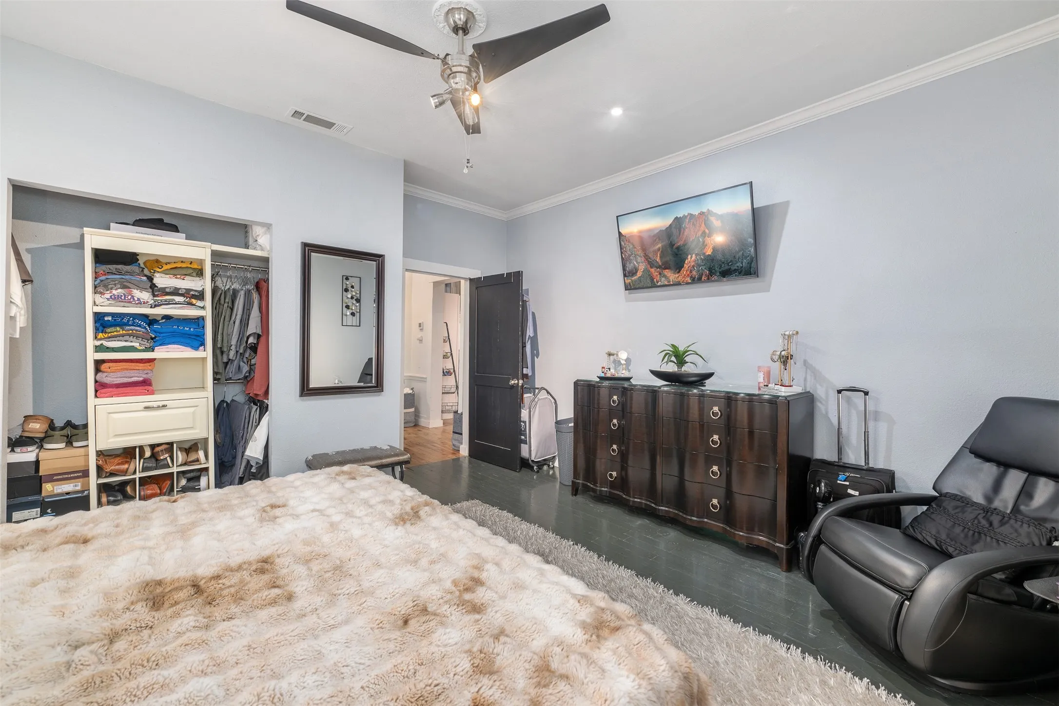 Single Family Residence For Sale in Tarrant County , 2832 Forest Avenue, Fort Worth, Texas 76112, 2 Bedroom, 1 Bathroom, Garage spaces, 1,080 Sqft, built in 1930, mls#21345732, Real Estate Agent in Fort Worth, Homes For Sale in Tarrant county, Homes For Sale in Fort Worth, Realtor in Fort Worth Texas, Real Estate Brokerage Independent Realty Texas, Luminita Cordes Realtor