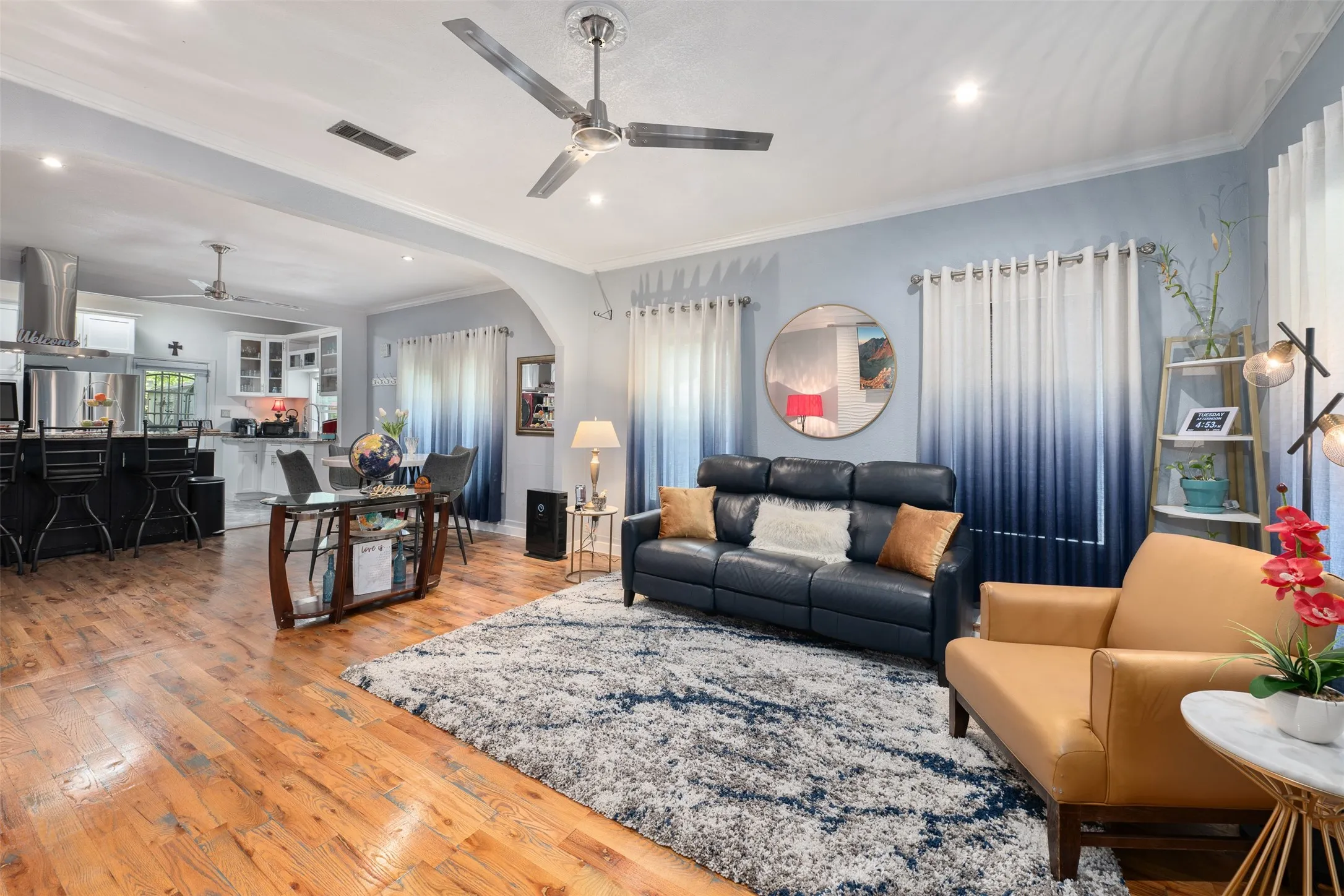 Single Family Residence For Sale in Tarrant County , 2832 Forest Avenue, Fort Worth, Texas 76112, 2 Bedroom, 1 Bathroom, Garage spaces, 1,080 Sqft, built in 1930, mls#21345732, Real Estate Agent in Fort Worth, Homes For Sale in Tarrant county, Homes For Sale in Fort Worth, Realtor in Fort Worth Texas, Real Estate Brokerage Independent Realty Texas, Luminita Cordes Realtor