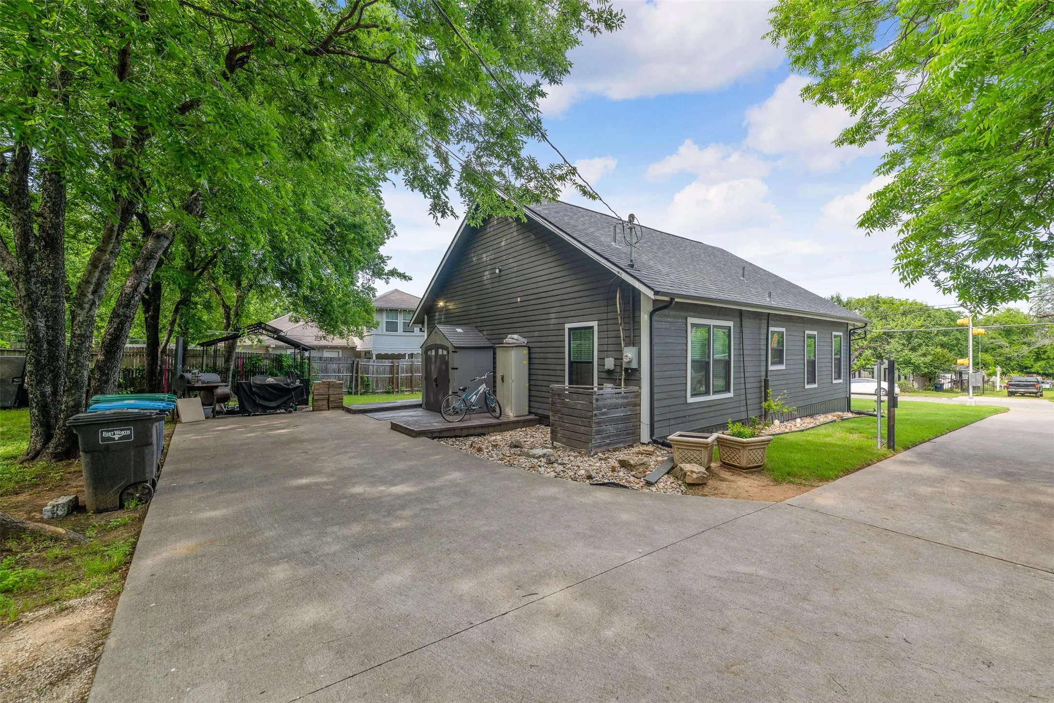 Single Family Residence For Sale in Tarrant County , 2832 Forest Avenue, Fort Worth, Texas 76112, 2 Bedroom, 1 Bathroom, Garage spaces, 1,080 Sqft, built in 1930, mls#21345732, Real Estate Agent in Fort Worth, Homes For Sale in Tarrant county, Homes For Sale in Fort Worth, Realtor in Fort Worth Texas, Real Estate Brokerage Independent Realty Texas, Luminita Cordes Realtor