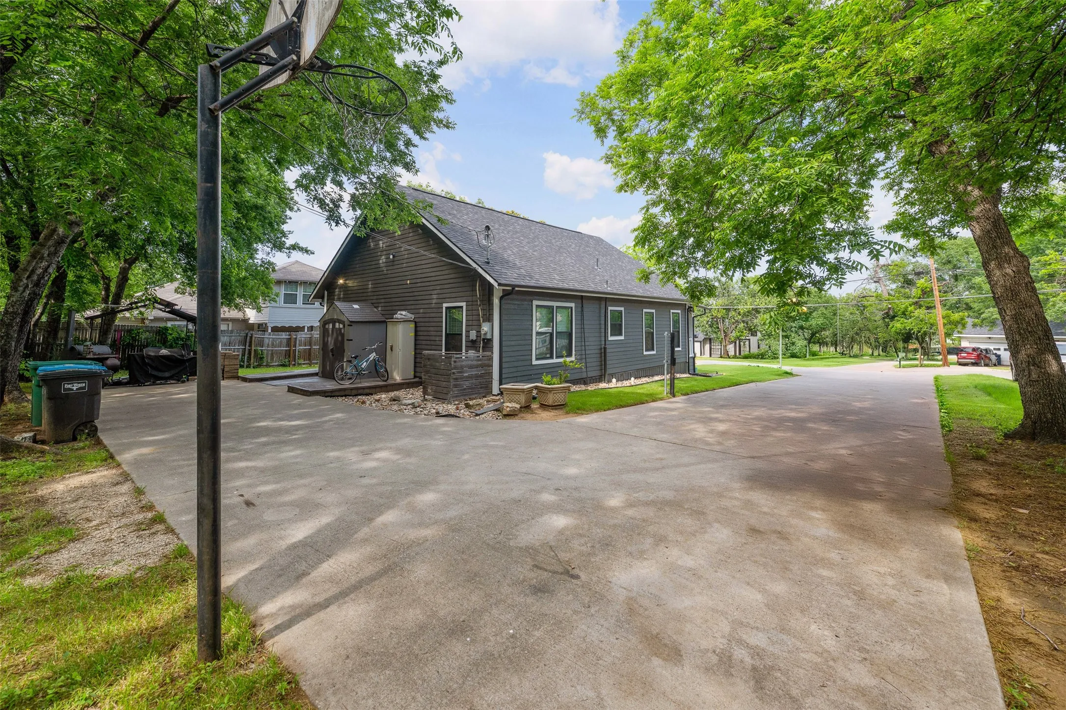 Single Family Residence For Sale in Tarrant County , 2832 Forest Avenue, Fort Worth, Texas 76112, 2 Bedroom, 1 Bathroom, Garage spaces, 1,080 Sqft, built in 1930, mls#21345732, Real Estate Agent in Fort Worth, Homes For Sale in Tarrant county, Homes For Sale in Fort Worth, Realtor in Fort Worth Texas, Real Estate Brokerage Independent Realty Texas, Luminita Cordes Realtor
