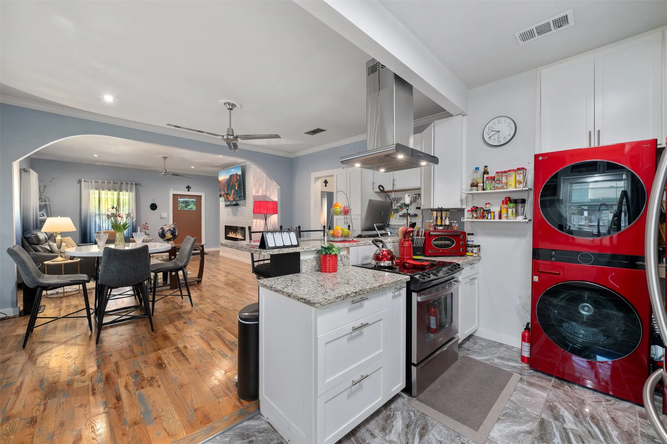 Single Family Residence For Sale in Tarrant County , 2832 Forest Avenue, Fort Worth, Texas 76112, 2 Bedroom, 1 Bathroom, Garage spaces, 1,080 Sqft, built in 1930, mls#21345732, Real Estate Agent in Fort Worth, Homes For Sale in Tarrant county, Homes For Sale in Fort Worth, Realtor in Fort Worth Texas, Real Estate Brokerage Independent Realty Texas, Luminita Cordes Realtor