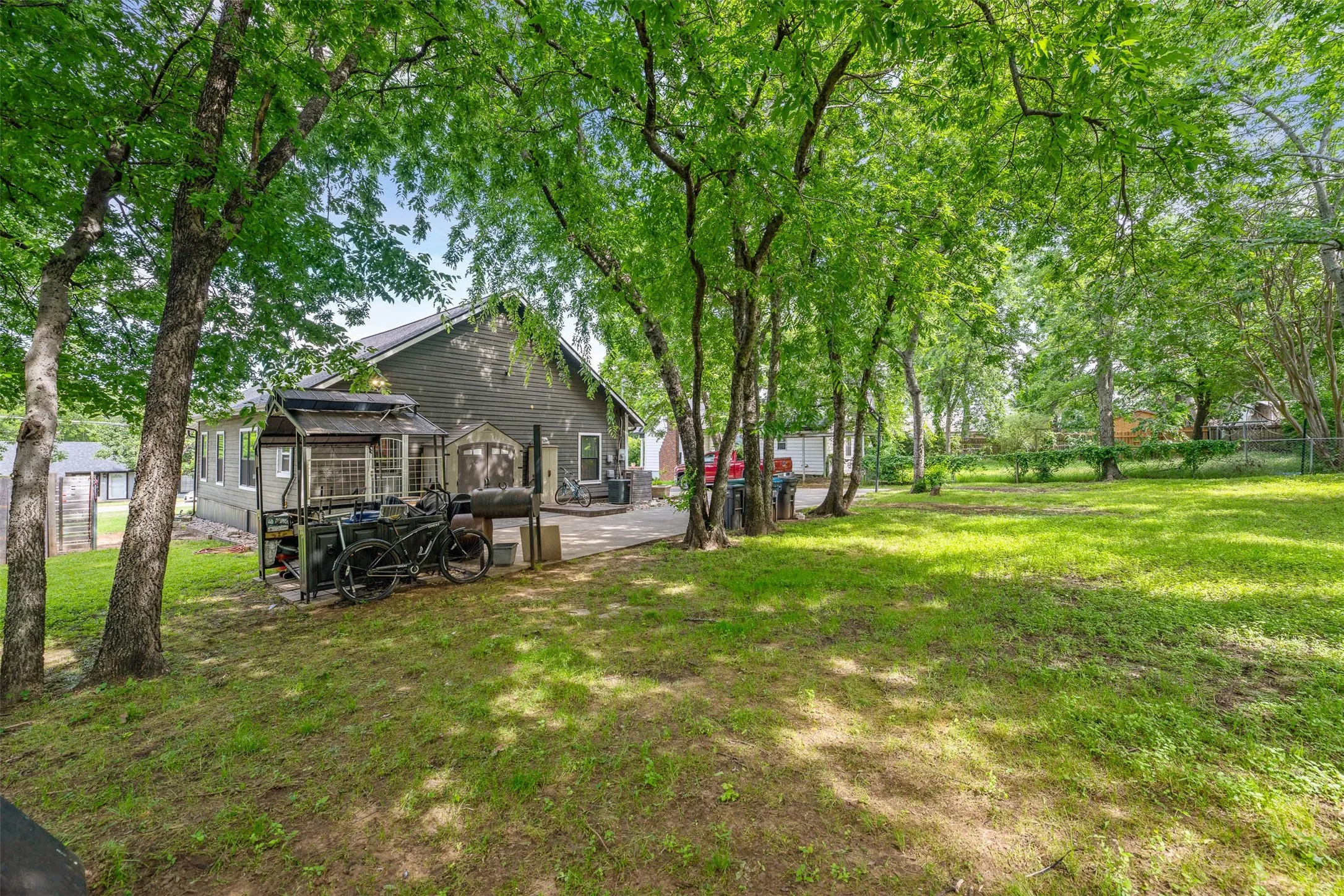 Single Family Residence For Sale in Tarrant County , 2832 Forest Avenue, Fort Worth, Texas 76112, 2 Bedroom, 1 Bathroom, Garage spaces, 1,080 Sqft, built in 1930, mls#21345732, Real Estate Agent in Fort Worth, Homes For Sale in Tarrant county, Homes For Sale in Fort Worth, Realtor in Fort Worth Texas, Real Estate Brokerage Independent Realty Texas, Luminita Cordes Realtor