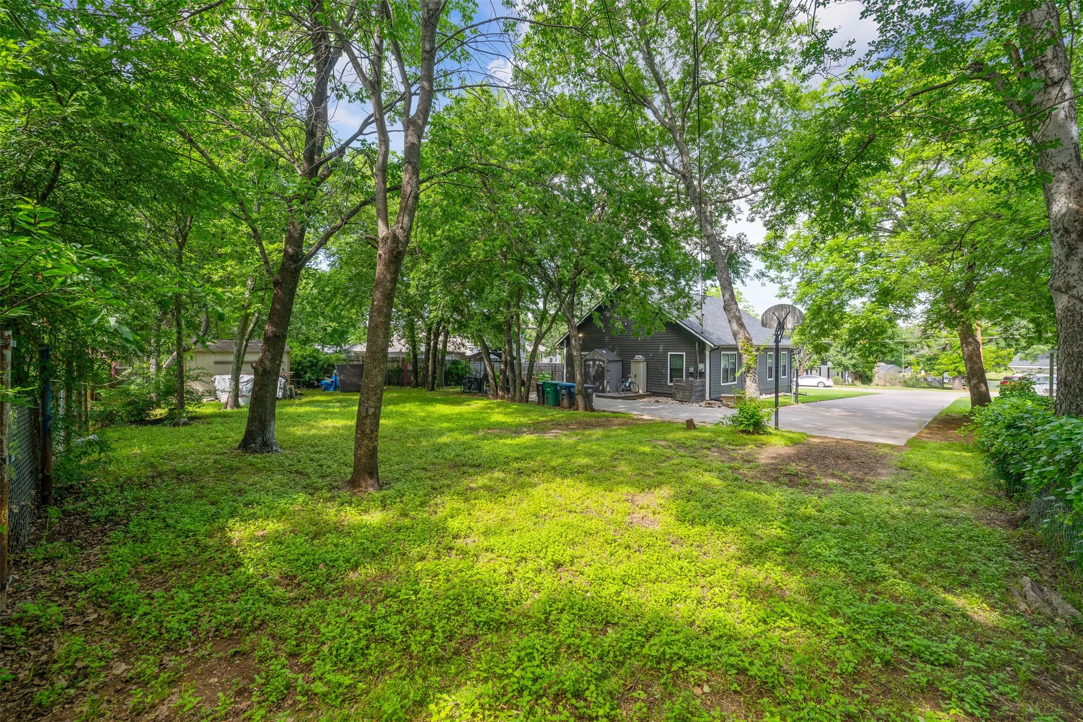 Single Family Residence For Sale in Tarrant County , 2832 Forest Avenue, Fort Worth, Texas 76112, 2 Bedroom, 1 Bathroom, Garage spaces, 1,080 Sqft, built in 1930, mls#21345732, Real Estate Agent in Fort Worth, Homes For Sale in Tarrant county, Homes For Sale in Fort Worth, Realtor in Fort Worth Texas, Real Estate Brokerage Independent Realty Texas, Luminita Cordes Realtor