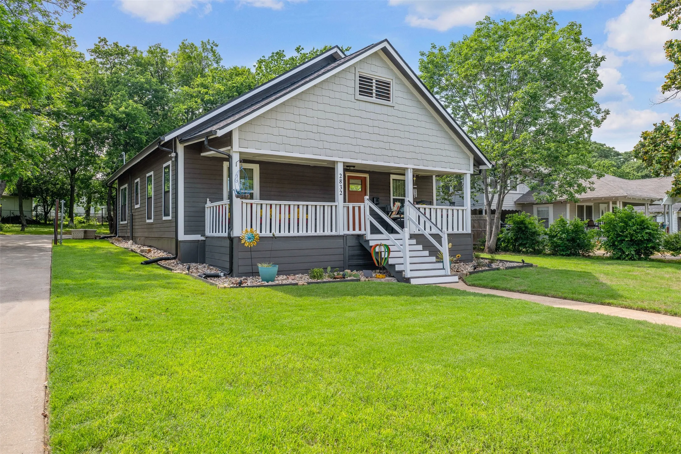 Single Family Residence For Sale in Tarrant County , 2832 Forest Avenue, Fort Worth, Texas 76112, 2 Bedroom, 1 Bathroom, Garage spaces, 1,080 Sqft, built in 1930, mls#21345732, Real Estate Agent in Fort Worth, Homes For Sale in Tarrant county, Homes For Sale in Fort Worth, Realtor in Fort Worth Texas, Real Estate Brokerage Independent Realty Texas, Luminita Cordes Realtor