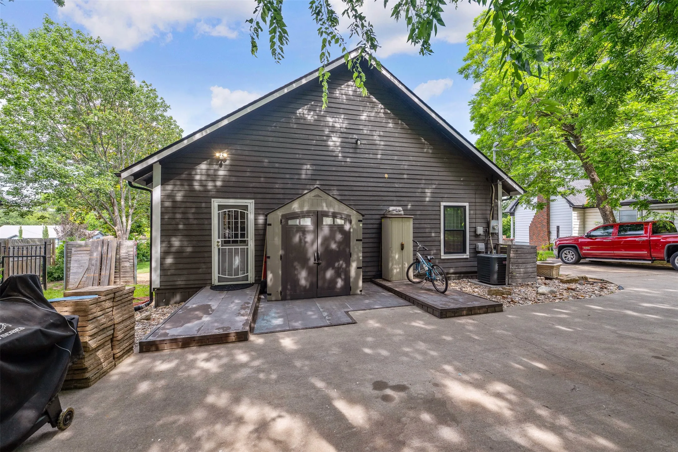 Single Family Residence For Sale in Tarrant County , 2832 Forest Avenue, Fort Worth, Texas 76112, 2 Bedroom, 1 Bathroom, Garage spaces, 1,080 Sqft, built in 1930, mls#21345732, Real Estate Agent in Fort Worth, Homes For Sale in Tarrant county, Homes For Sale in Fort Worth, Realtor in Fort Worth Texas, Real Estate Brokerage Independent Realty Texas, Luminita Cordes Realtor