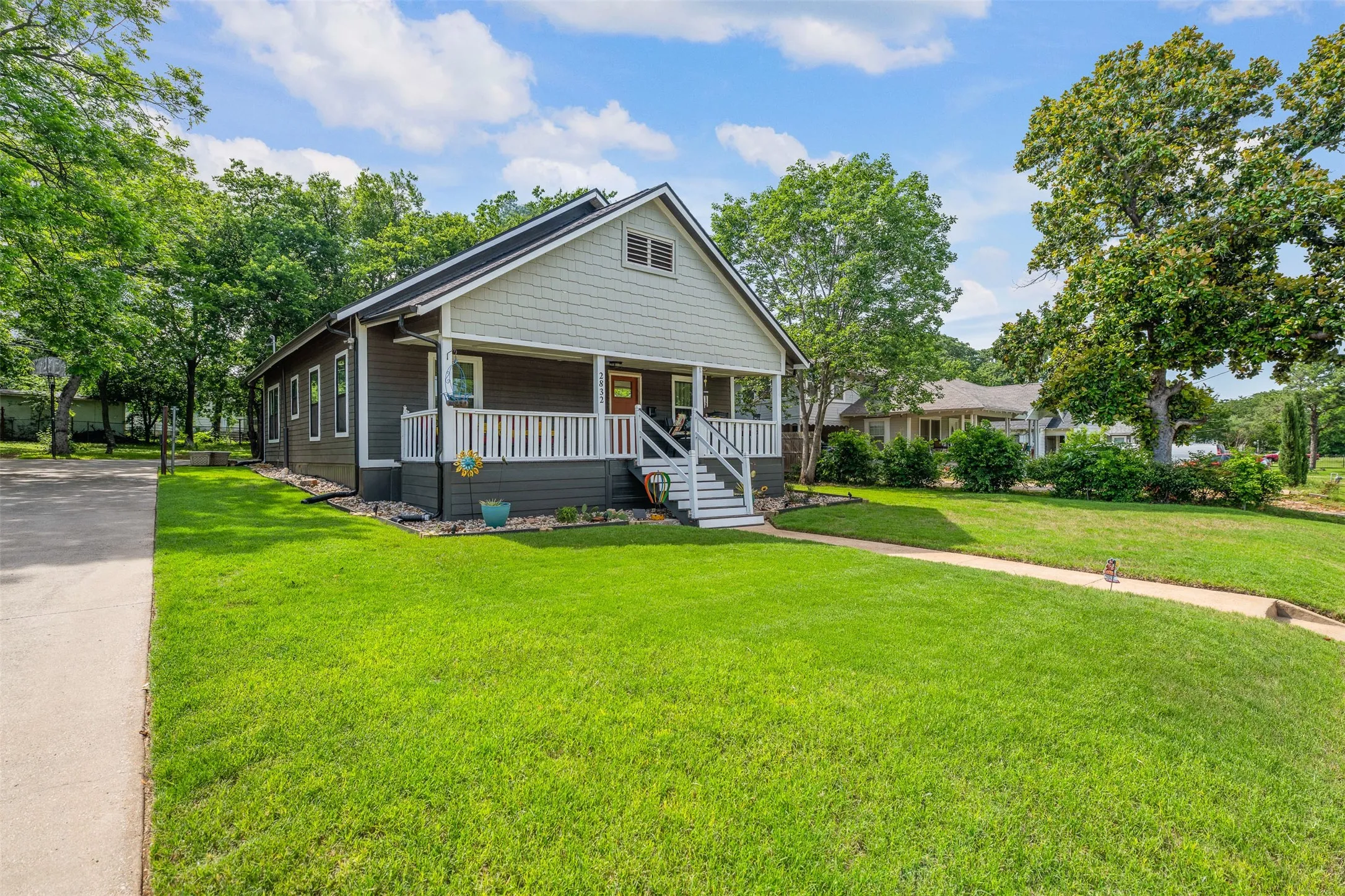 Single Family Residence For Sale in Tarrant County , 2832 Forest Avenue, Fort Worth, Texas 76112, 2 Bedroom, 1 Bathroom, Garage spaces, 1,080 Sqft, built in 1930, mls#21345732, Real Estate Agent in Fort Worth, Homes For Sale in Tarrant county, Homes For Sale in Fort Worth, Realtor in Fort Worth Texas, Real Estate Brokerage Independent Realty Texas, Luminita Cordes Realtor