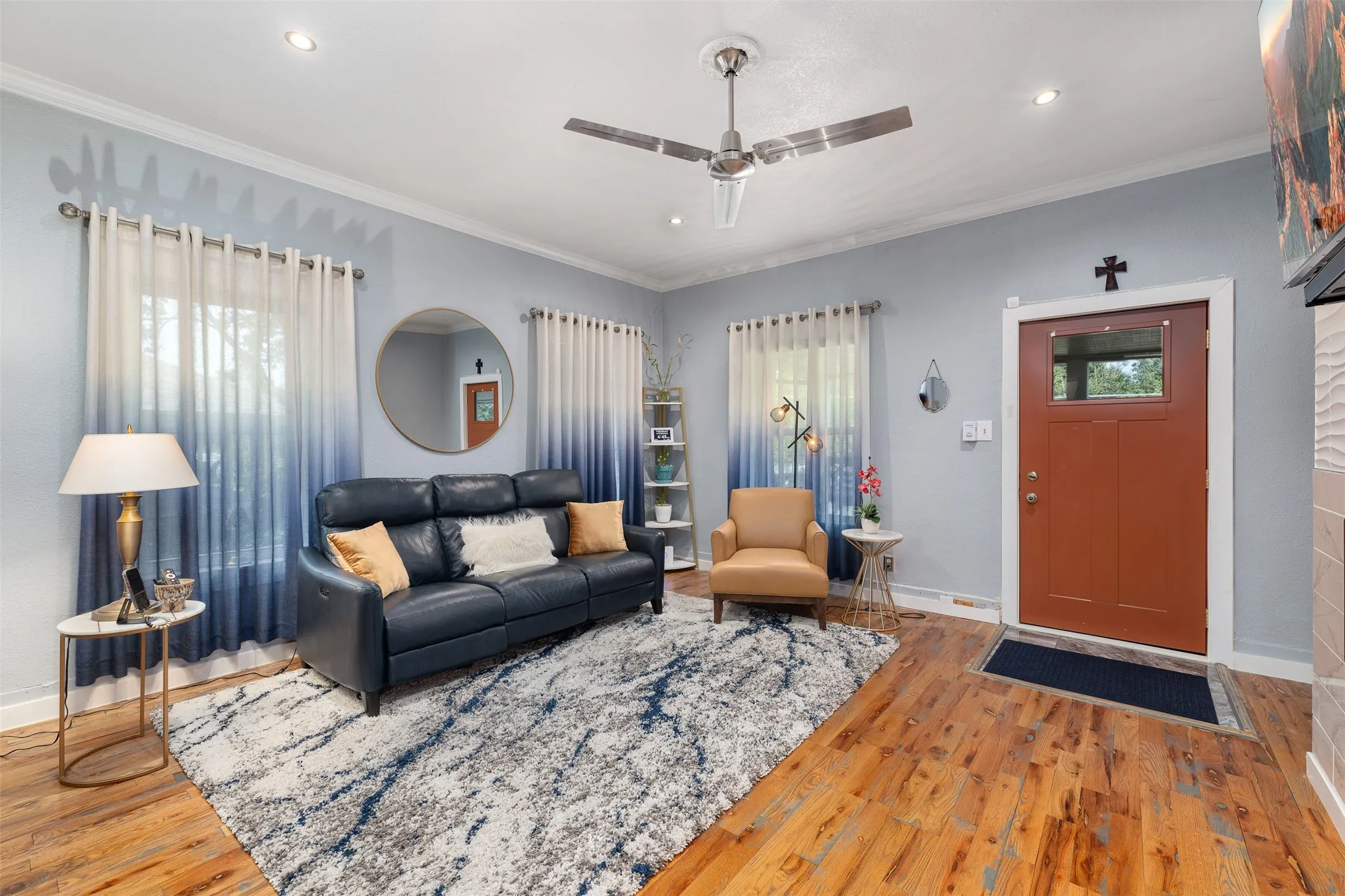 Single Family Residence For Sale in Tarrant County , 2832 Forest Avenue, Fort Worth, Texas 76112, 2 Bedroom, 1 Bathroom, Garage spaces, 1,080 Sqft, built in 1930, mls#21345732, Real Estate Agent in Fort Worth, Homes For Sale in Tarrant county, Homes For Sale in Fort Worth, Realtor in Fort Worth Texas, Real Estate Brokerage Independent Realty Texas, Luminita Cordes Realtor