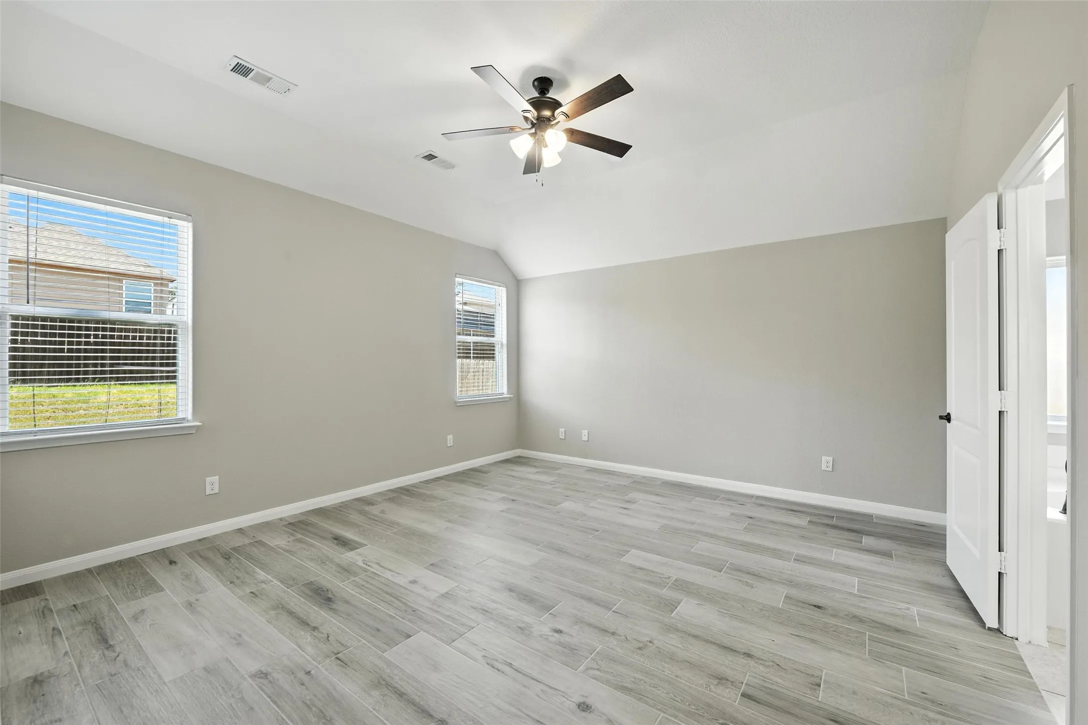 Single Family Residence For Rent in Denton County , 2401 Fall Leaf Court, Denton, Texas 76209, 3 Bedroom, 2 Bathroom, 2 Garage spaces, 1,961 Sqft, built in 2015, mls#21367878, Real Estate Agent in Denton, Homes For Rent in Denton county, Homes For Rent in Denton, Realtor in Denton Texas, Real Estate Brokerage Independent Realty Texas, Luminita Cordes Realtor