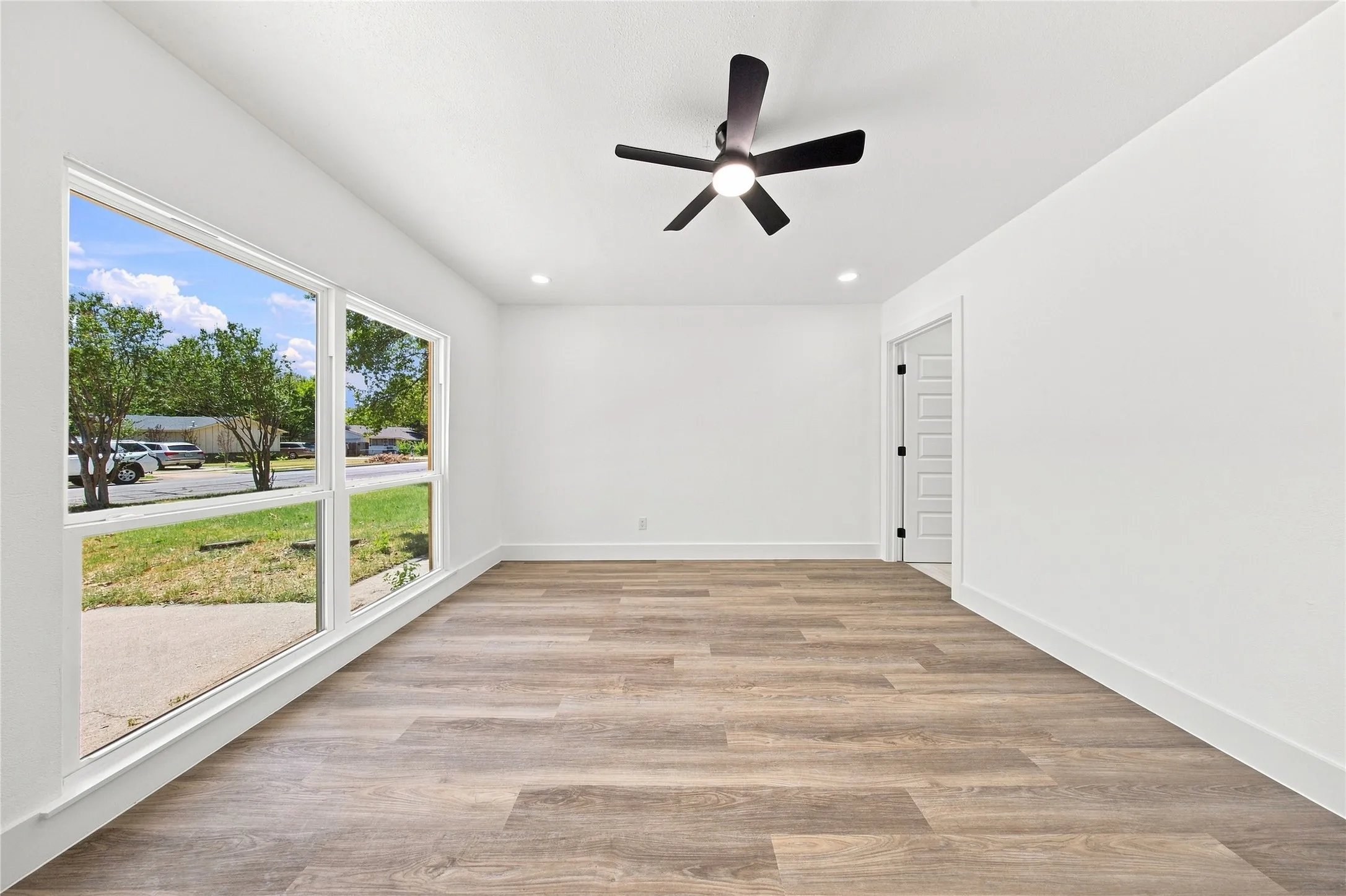 Single Family Residence For Sale in Dallas County , 1213 Fairdale Street, Irving, Texas 75062, 3 Bedroom, 2 Bathroom, Garage spaces, 1,248 Sqft, built in 1964, mls#21367671, Real Estate Agent in Irving, Homes For Sale in Dallas county, Homes For Sale in Irving, Realtor in Irving Texas, Real Estate Brokerage Independent Realty Texas, Luminita Cordes Realtor