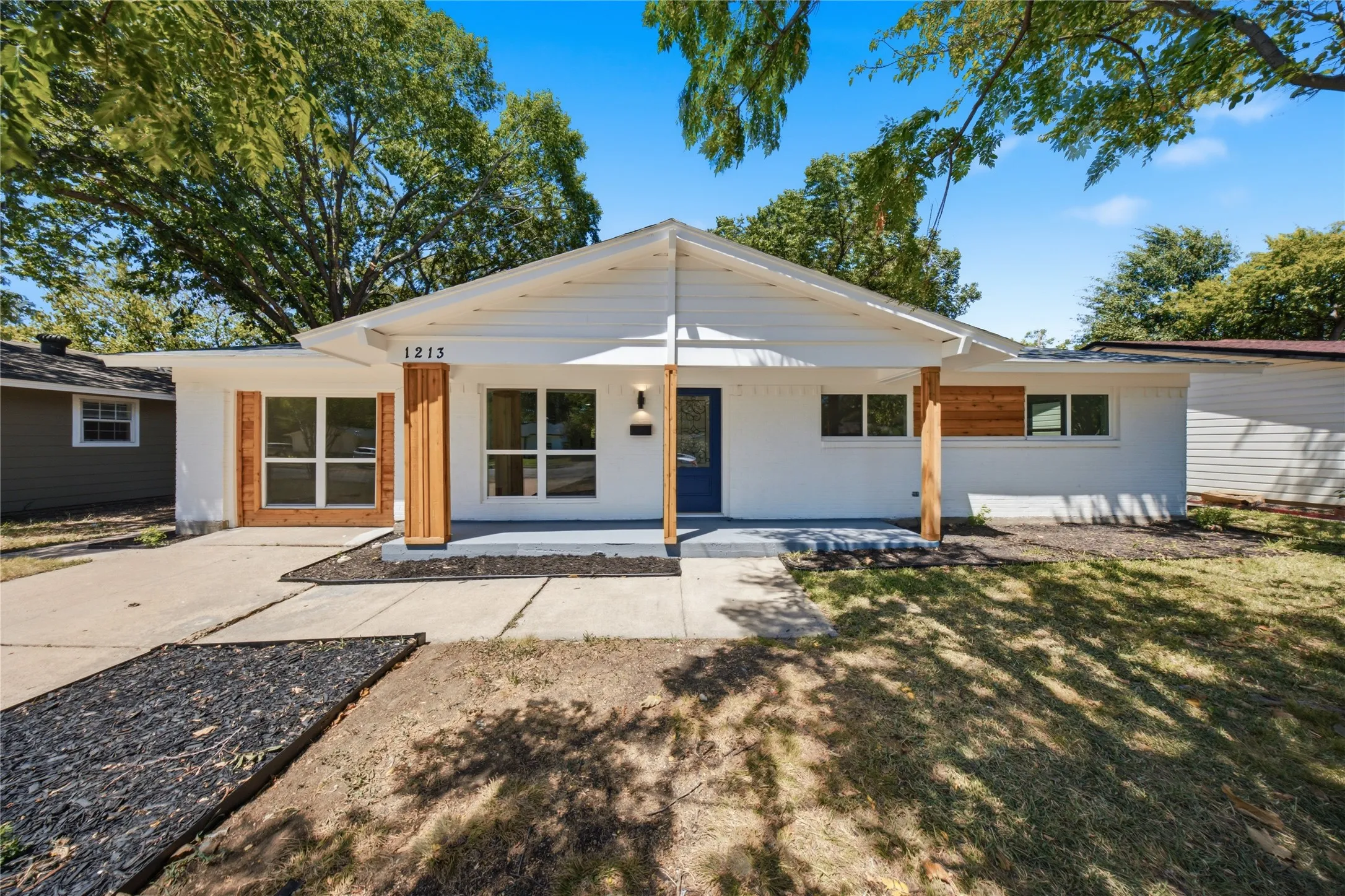 Single Family Residence For Sale in Dallas County , 1213 Fairdale Street, Irving, Texas 75062, 3 Bedroom, 2 Bathroom, Garage spaces, 1,248 Sqft, built in 1964, mls#21367671, Real Estate Agent in Irving, Homes For Sale in Dallas county, Homes For Sale in Irving, Realtor in Irving Texas, Real Estate Brokerage Independent Realty Texas, Luminita Cordes Realtor