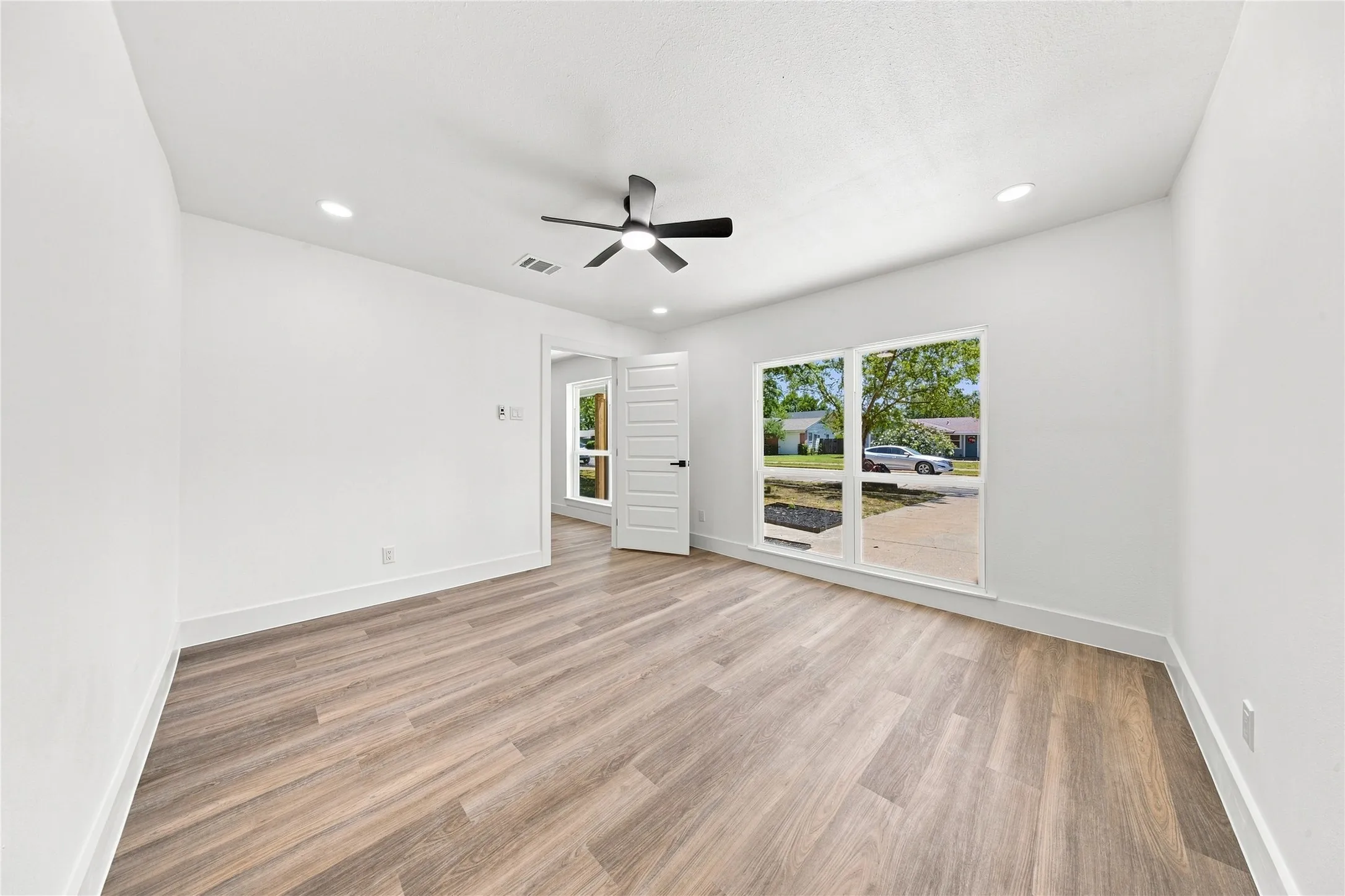 Single Family Residence For Sale in Dallas County , 1213 Fairdale Street, Irving, Texas 75062, 3 Bedroom, 2 Bathroom, Garage spaces, 1,248 Sqft, built in 1964, mls#21367671, Real Estate Agent in Irving, Homes For Sale in Dallas county, Homes For Sale in Irving, Realtor in Irving Texas, Real Estate Brokerage Independent Realty Texas, Luminita Cordes Realtor